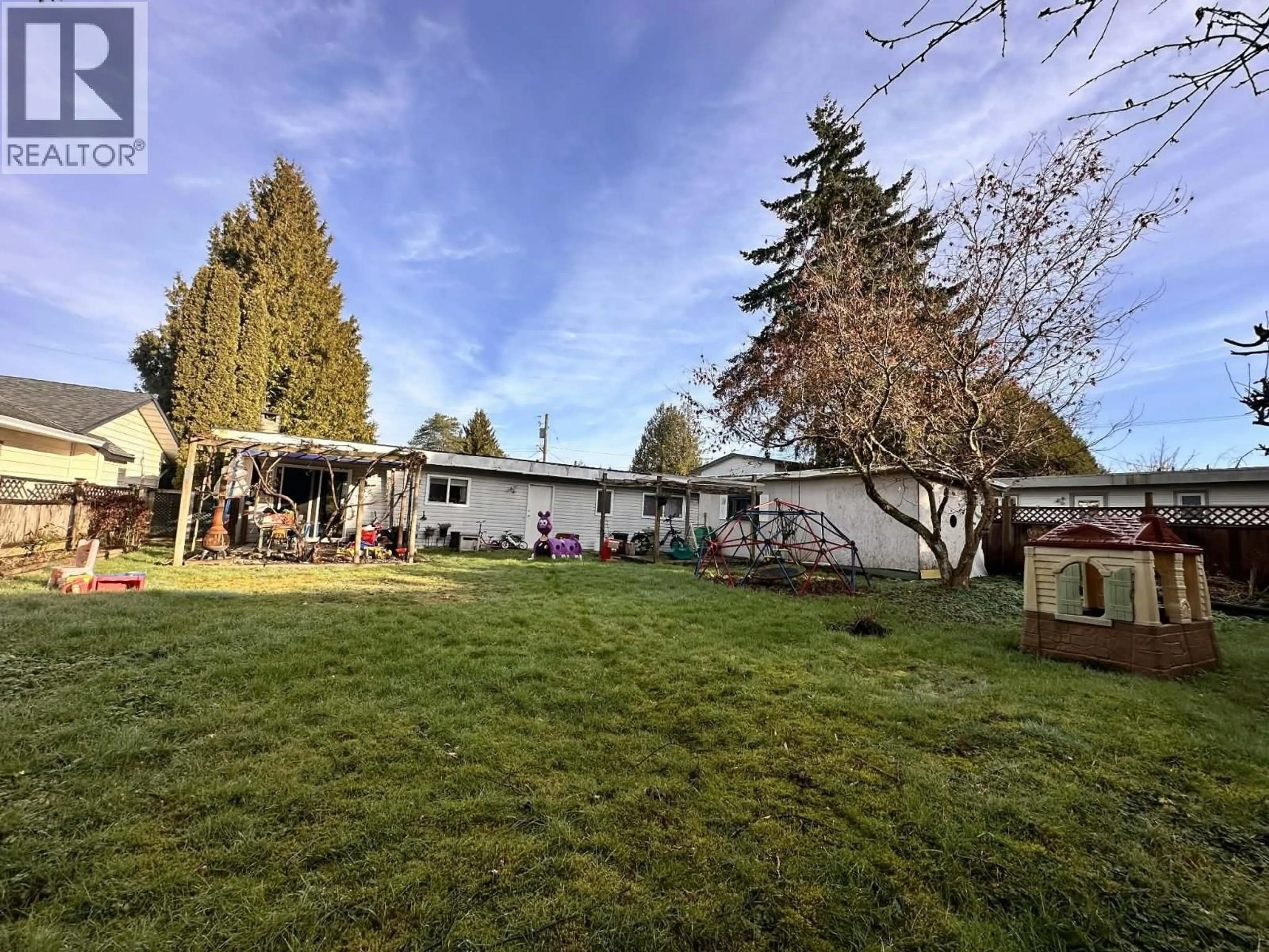 A pic from outside/outdoor area/front of a property/back of a property/a pic from drone, unknown for 22670 BROWN AVENUE, Maple Ridge British Columbia V2X3R5