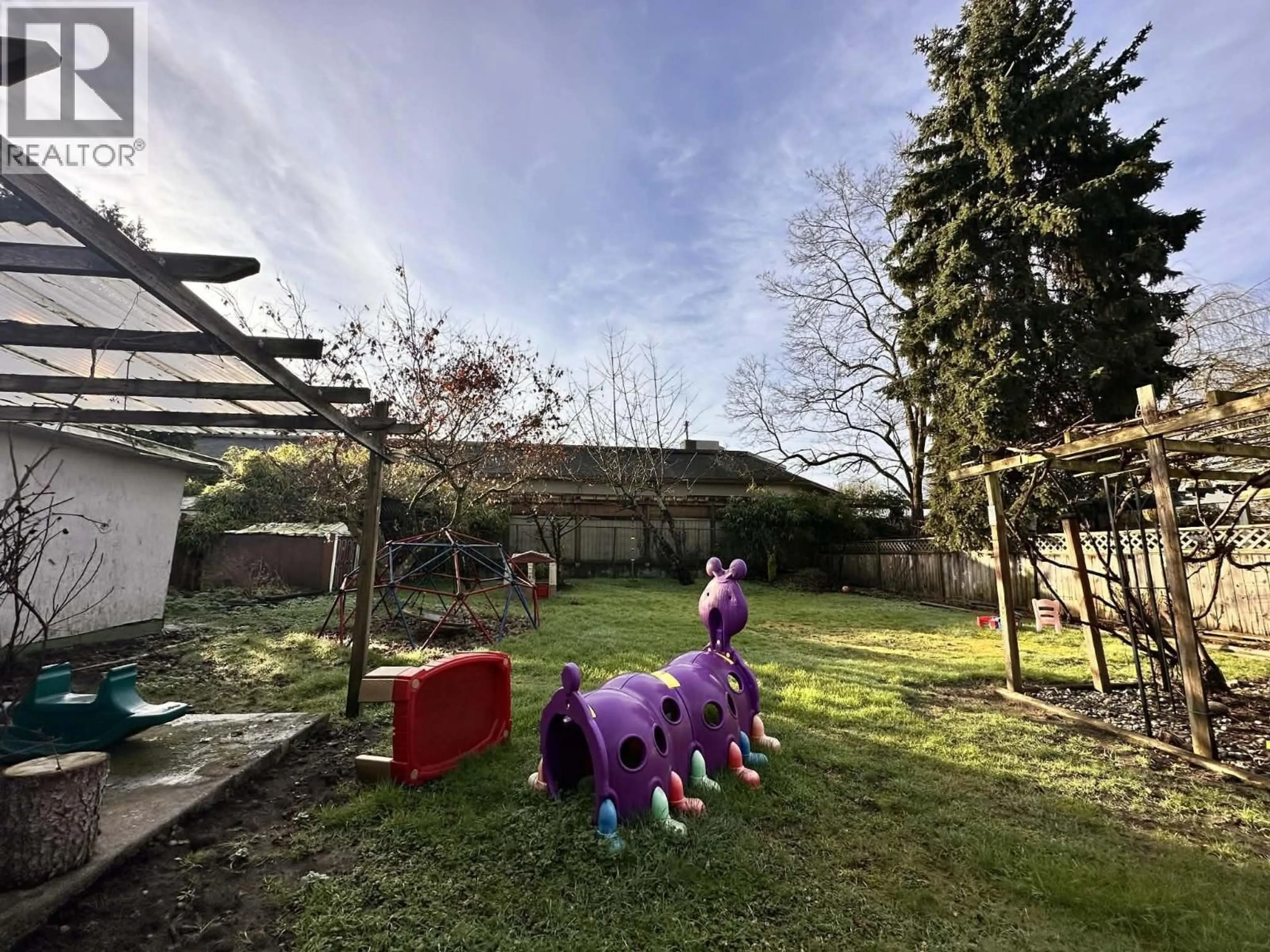 A pic from outside/outdoor area/front of a property/back of a property/a pic from drone, street for 22670 BROWN AVENUE, Maple Ridge British Columbia V2X3R5