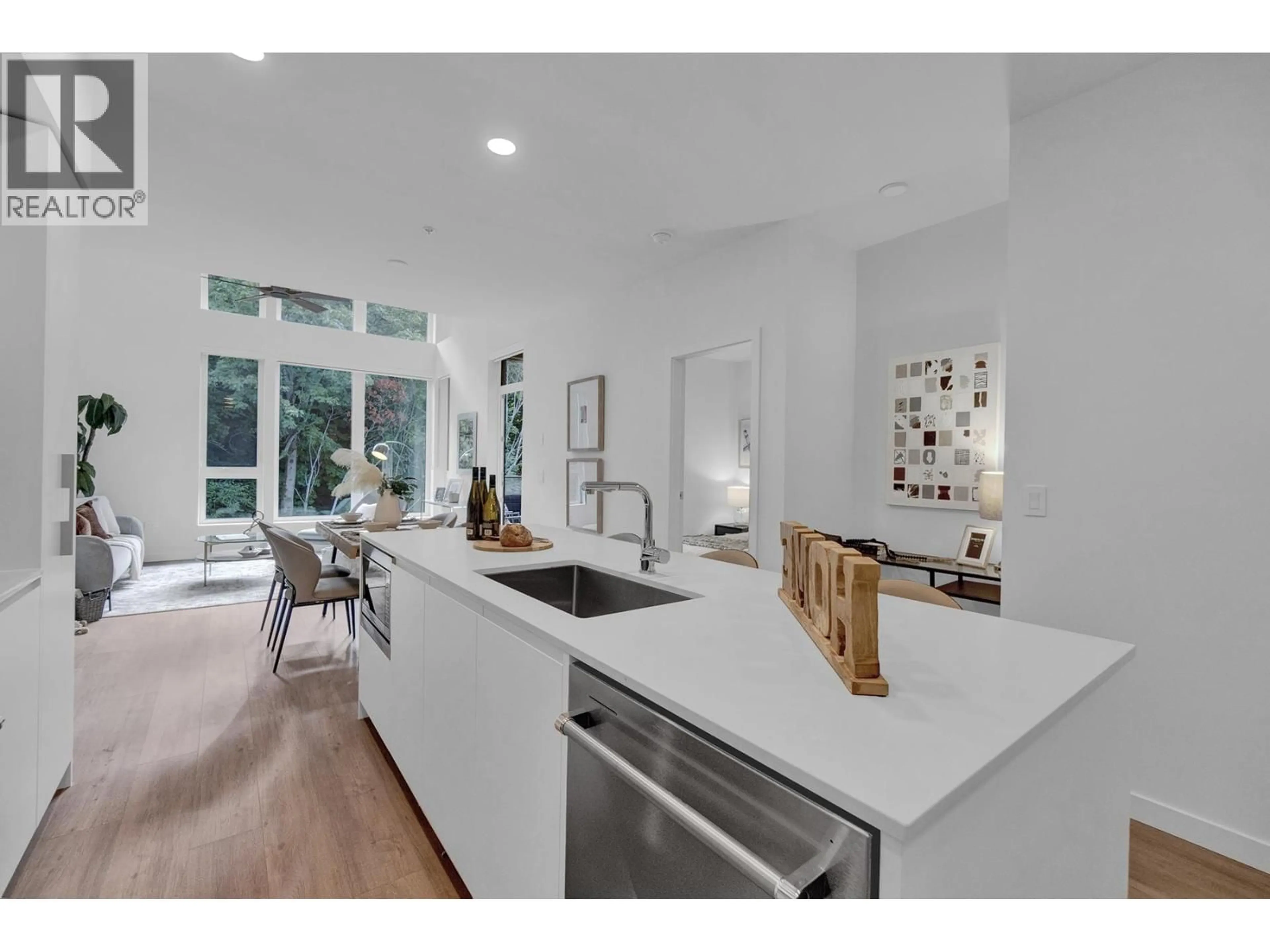 Open concept kitchen, ceramic/tile floor for 612 - 1506 SCOTT CRESCENT, Squamish British Columbia V8B1G4