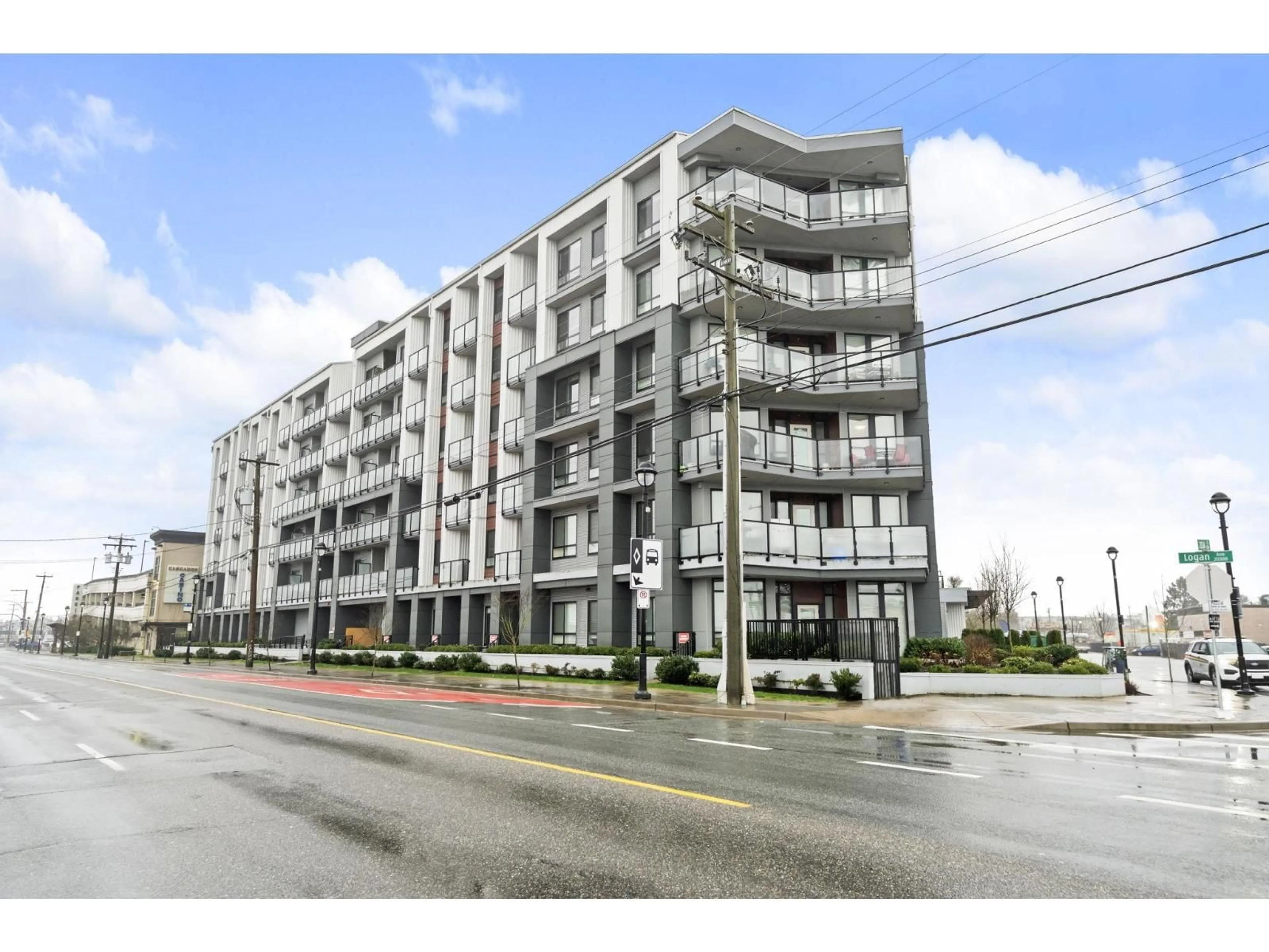 Blurry image for 520 - 20360 LOGAN AVENUE, Langley British Columbia V3A0P5