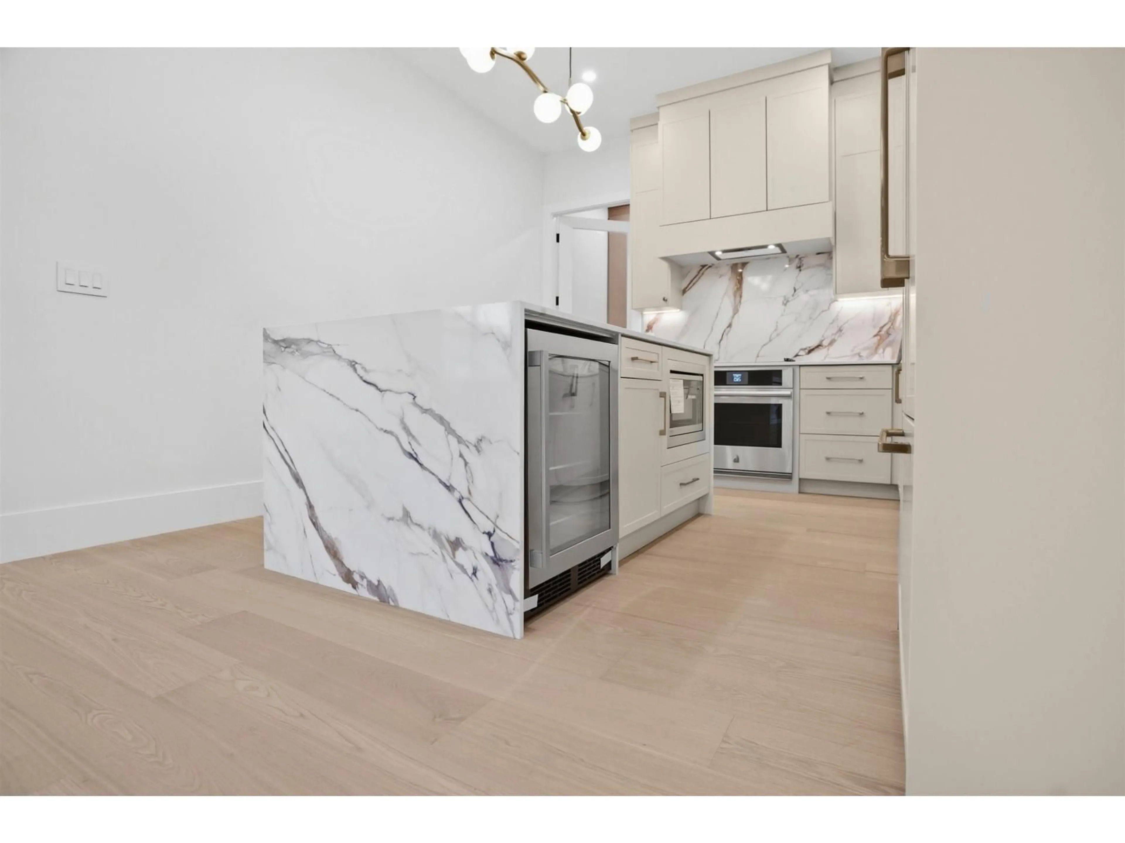 Open concept kitchen, ceramic/tile floor for 15630 23A AVENUE, Surrey British Columbia V0V0V0