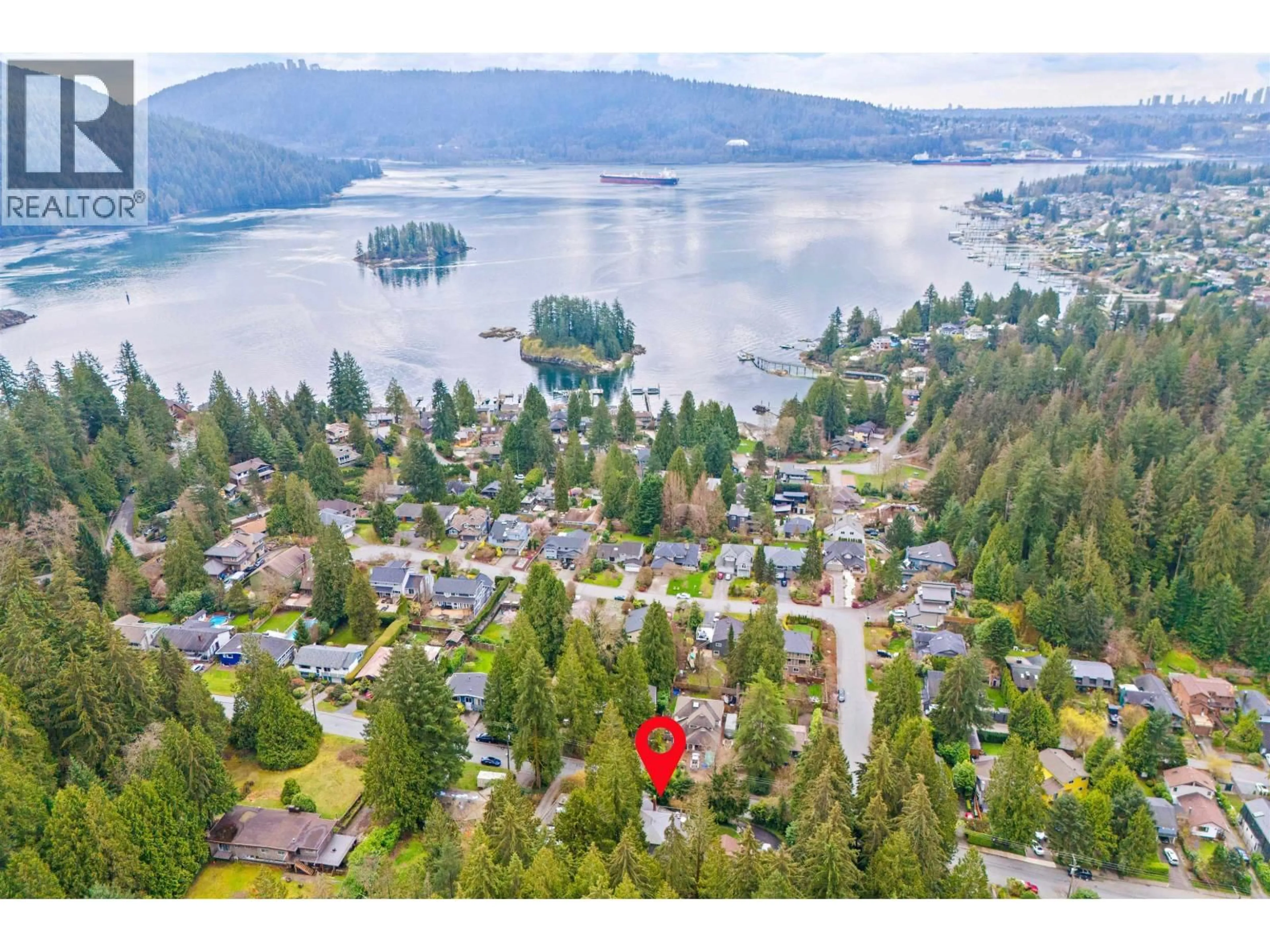 A pic from outside/outdoor area/front of a property/back of a property/a pic from drone, water/lake/river/ocean view for 4622 COVE CLIFF ROAD, North Vancouver British Columbia V7G1H6