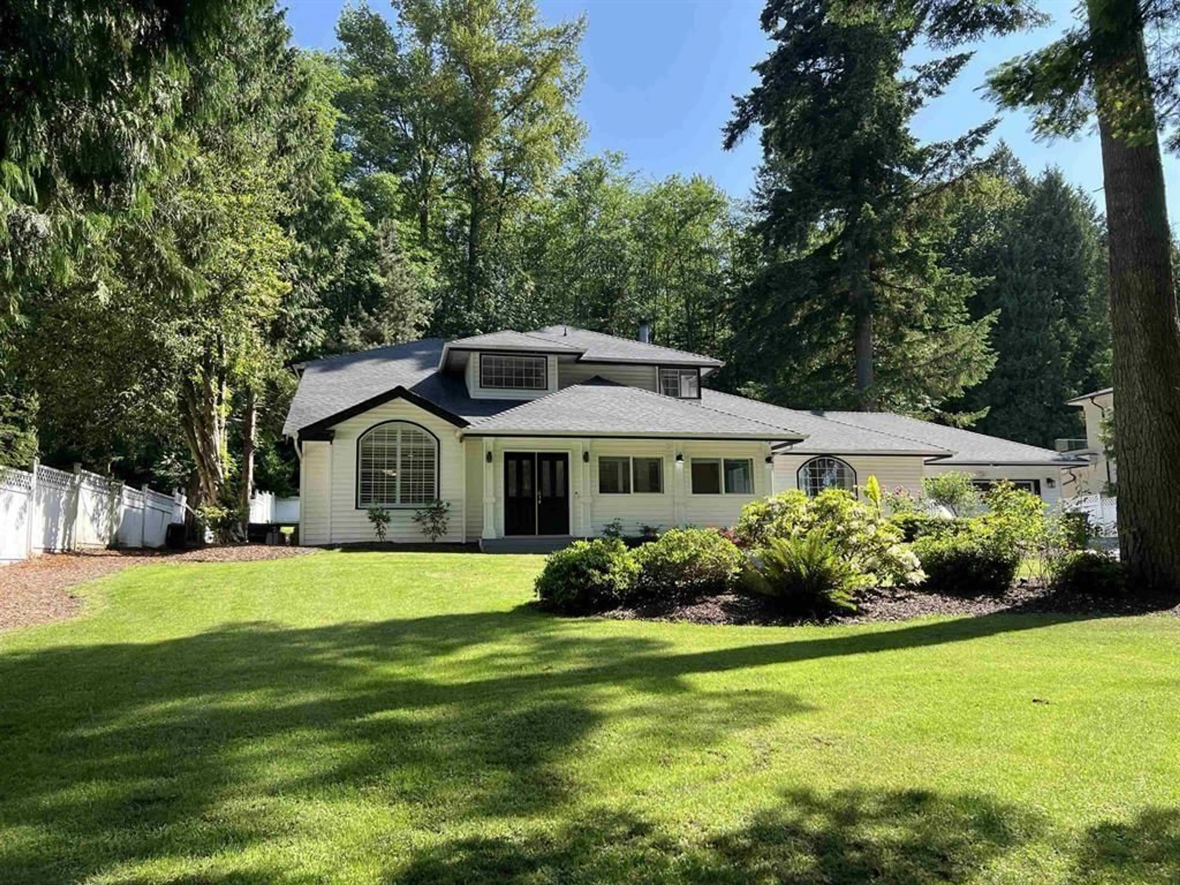 Home with vinyl exterior material, unknown for 13774 CRESCENT ROAD, Surrey British Columbia V4P1K8