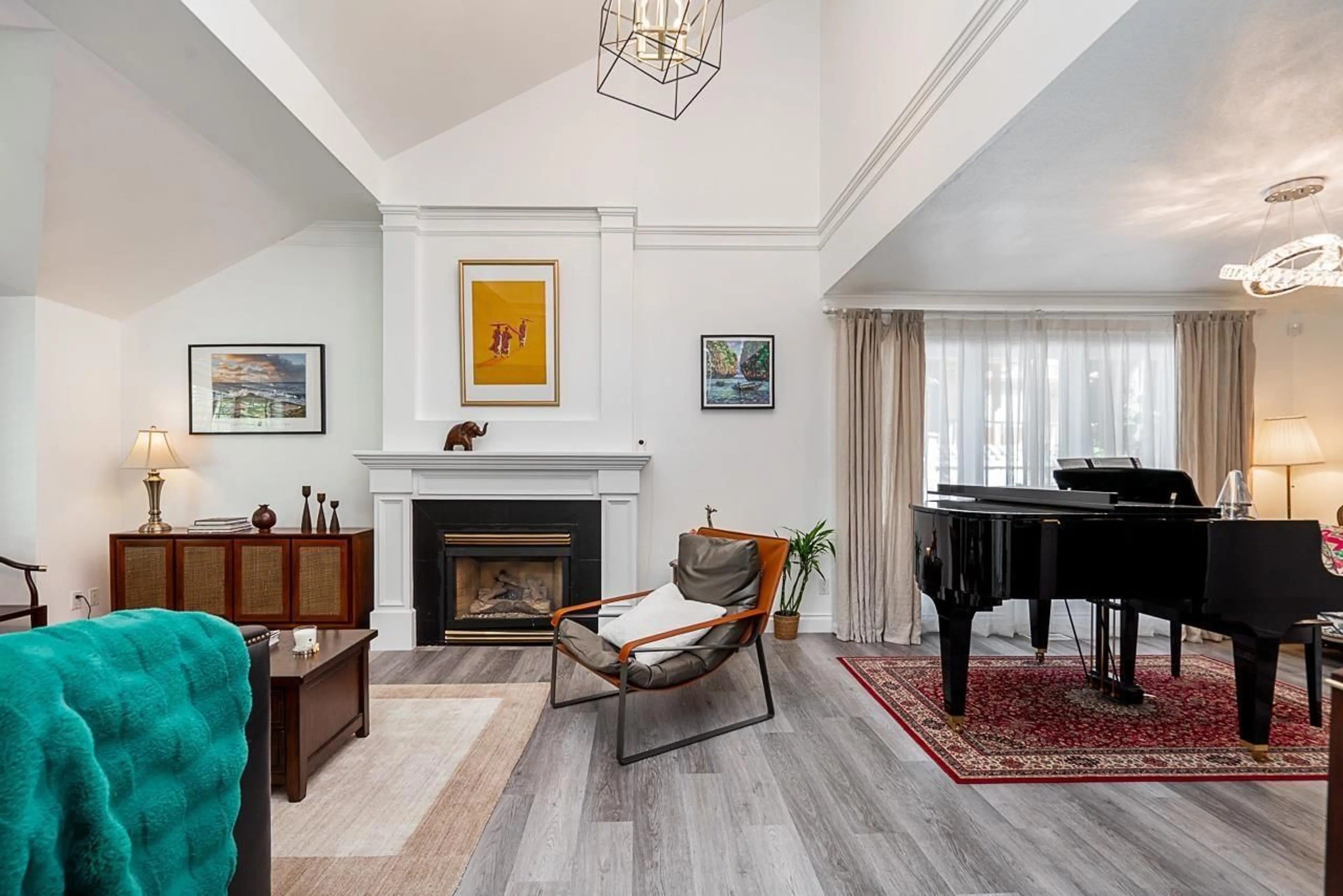 Living room with furniture, wood/laminate floor for 13774 CRESCENT ROAD, Surrey British Columbia V4P1K8