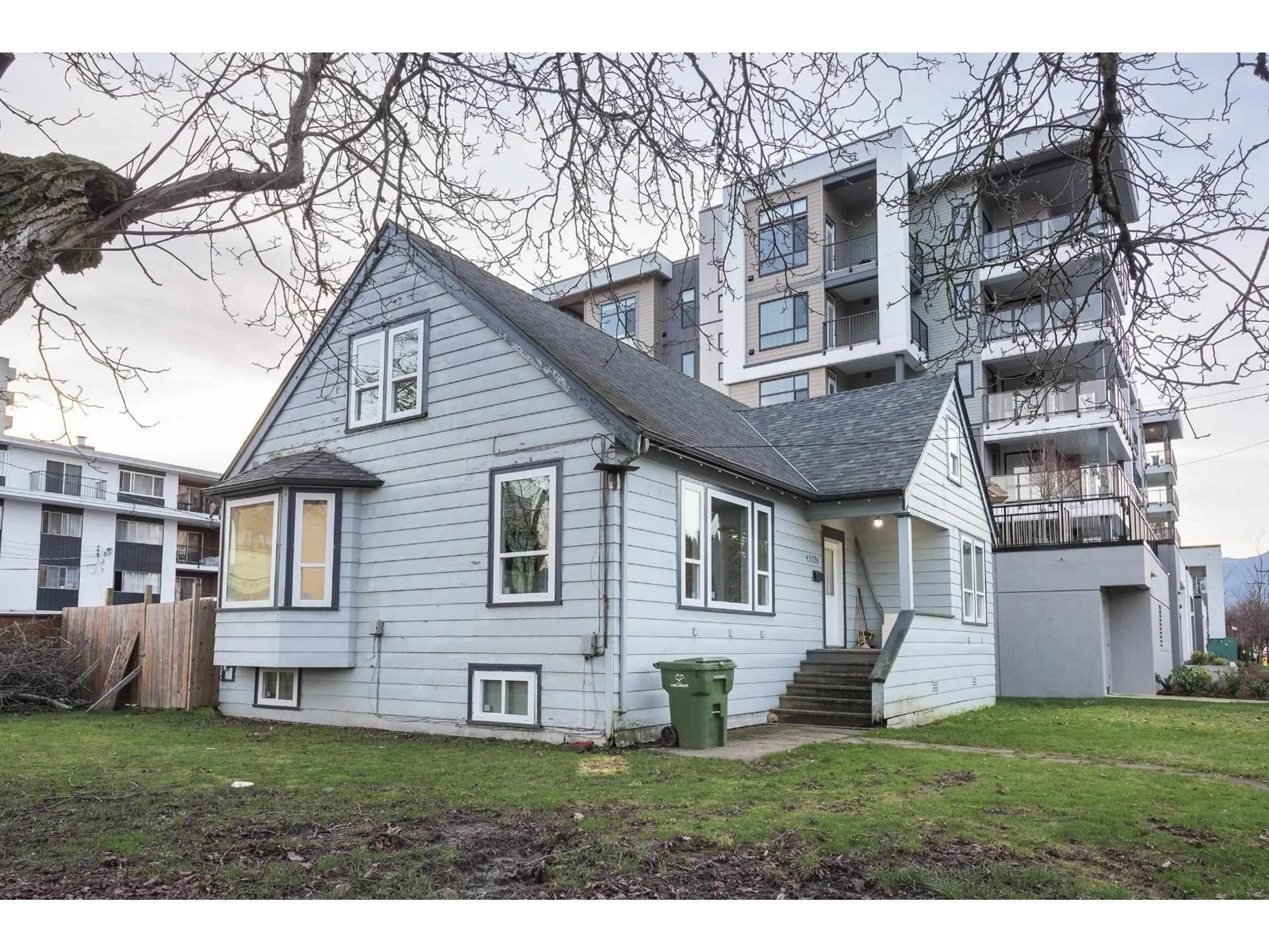 Home with vinyl exterior material, building for 45726 SPADINA AVENUE, Chilliwack British Columbia V2P1T7