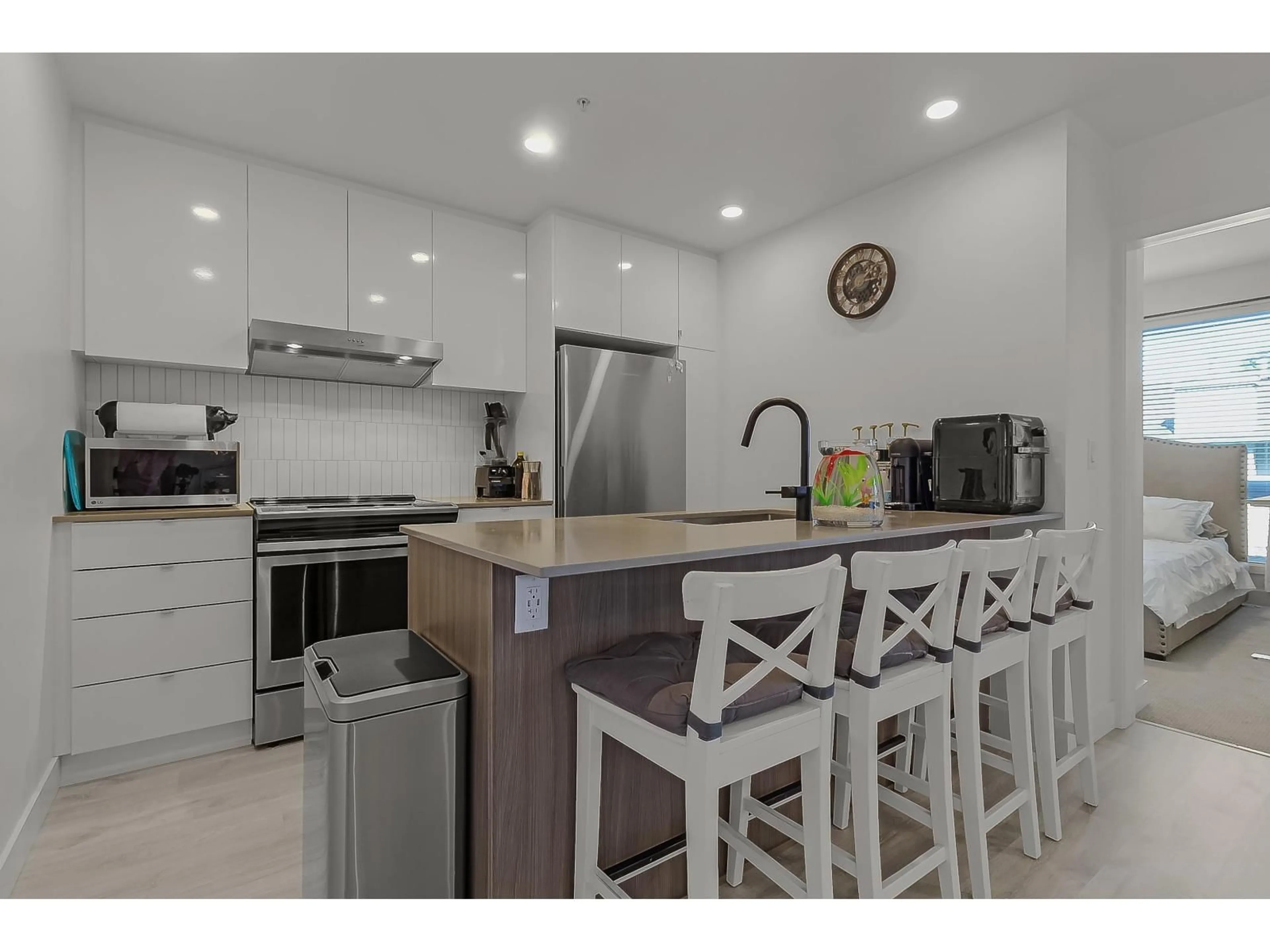 Open concept kitchen, unknown for 305 - 32838 LANDEAU PLACE, Abbotsford British Columbia V2S0M6