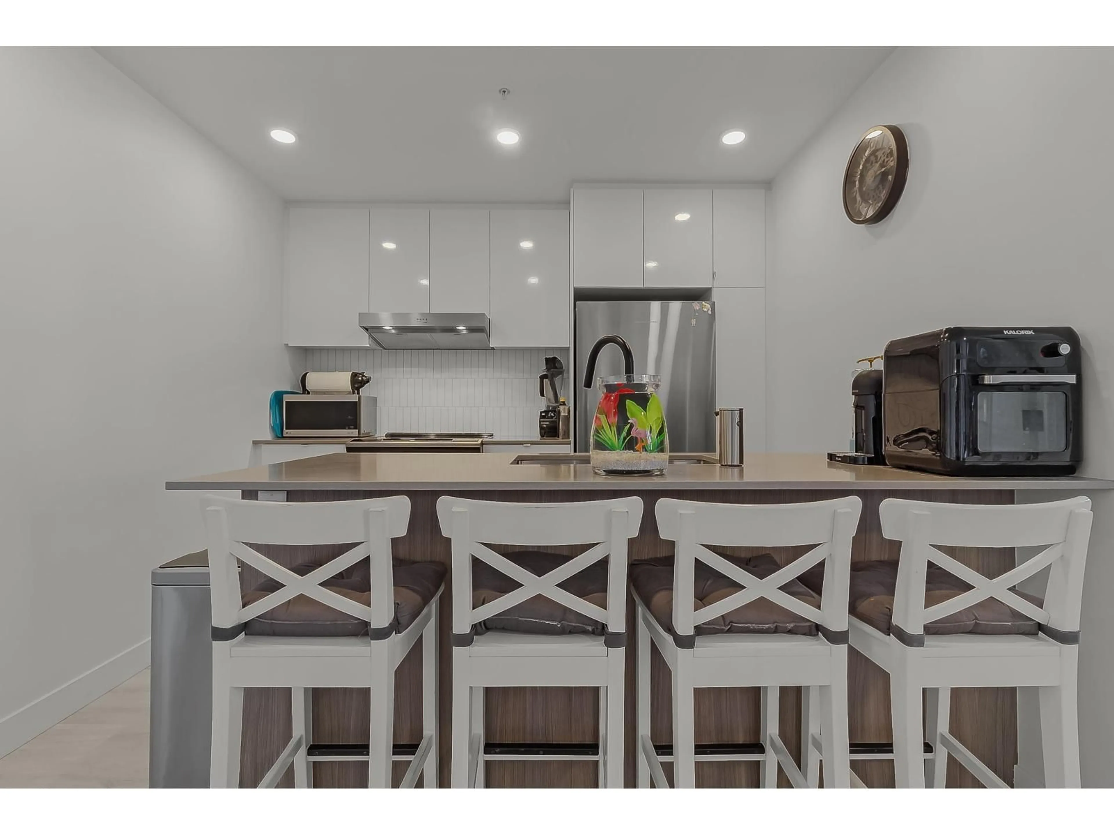 Open concept kitchen, unknown for 305 - 32838 LANDEAU PLACE, Abbotsford British Columbia V2S0M6