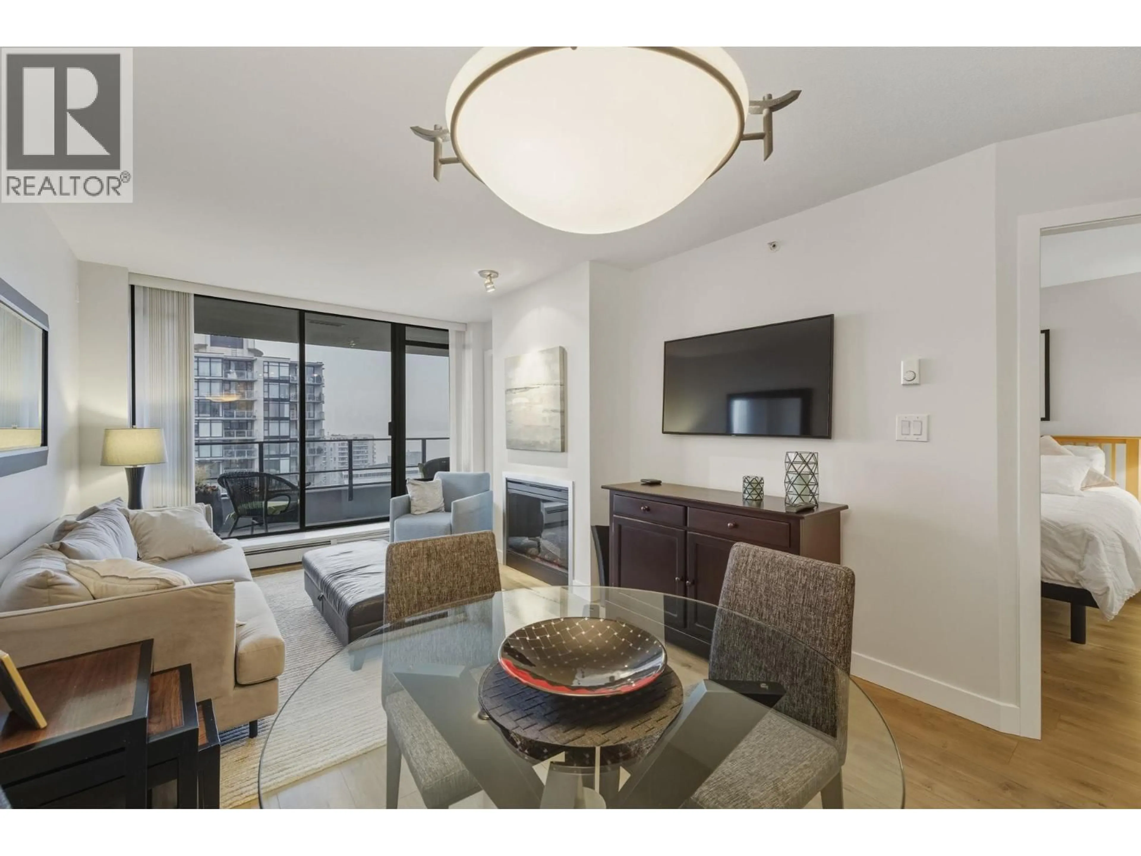 Living room with furniture, unknown for 1102 - 151 2ND STREET, North Vancouver British Columbia V7M3P1