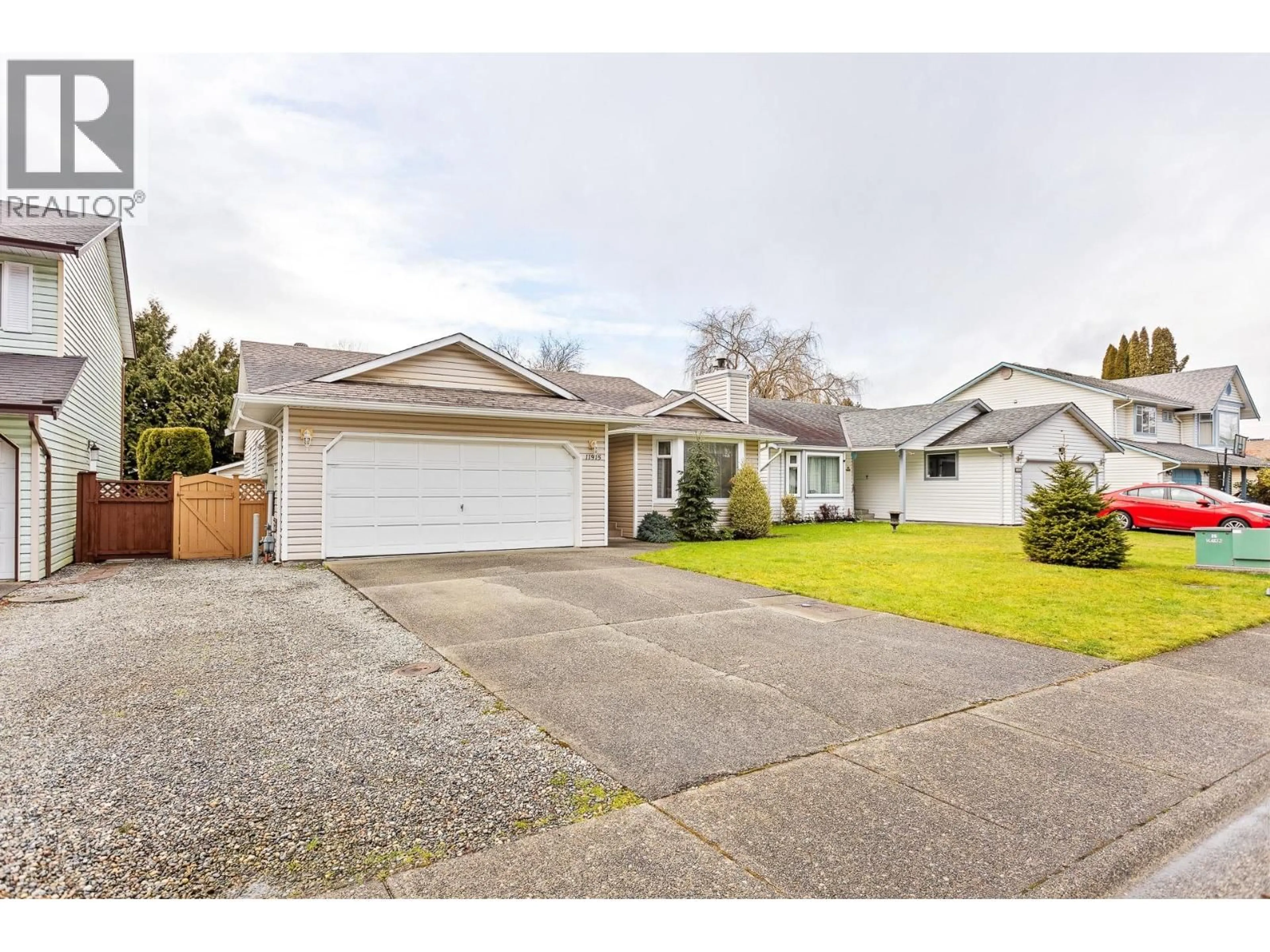 Home with vinyl exterior material, street for 11915 237A STREET, Maple Ridge British Columbia V4R1V9