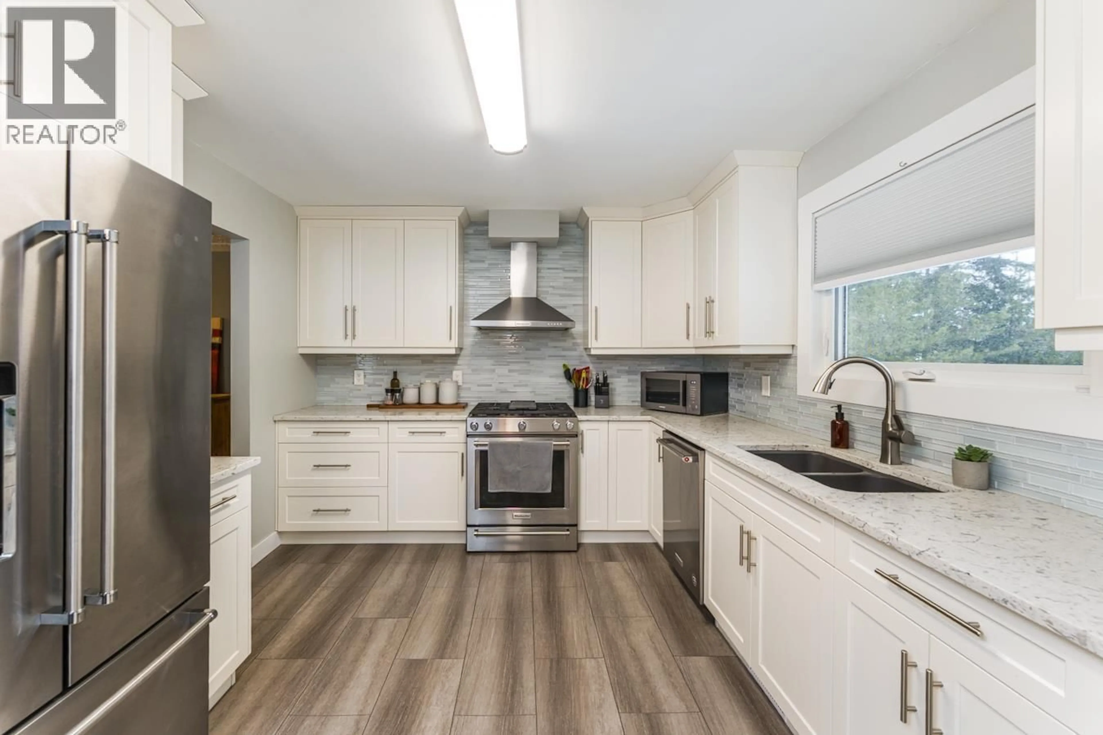 Open concept kitchen, unknown for 3789 FAIRBURN ROAD, Prince George British Columbia V2K4G5