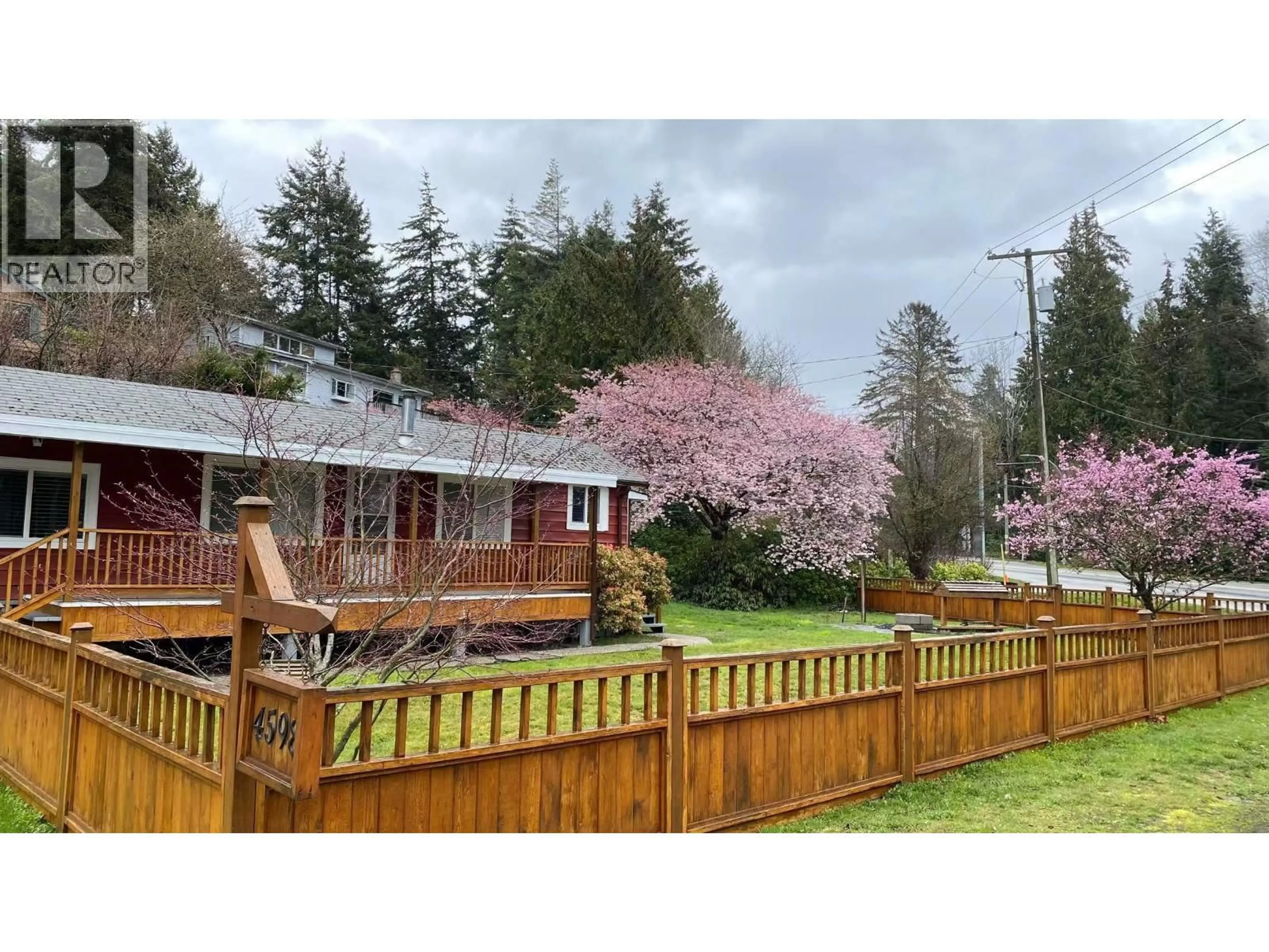 A pic from outside/outdoor area/front of a property/back of a property/a pic from drone, unknown for 4598 WHITAKER ROAD, Sechelt British Columbia V7Z0E4