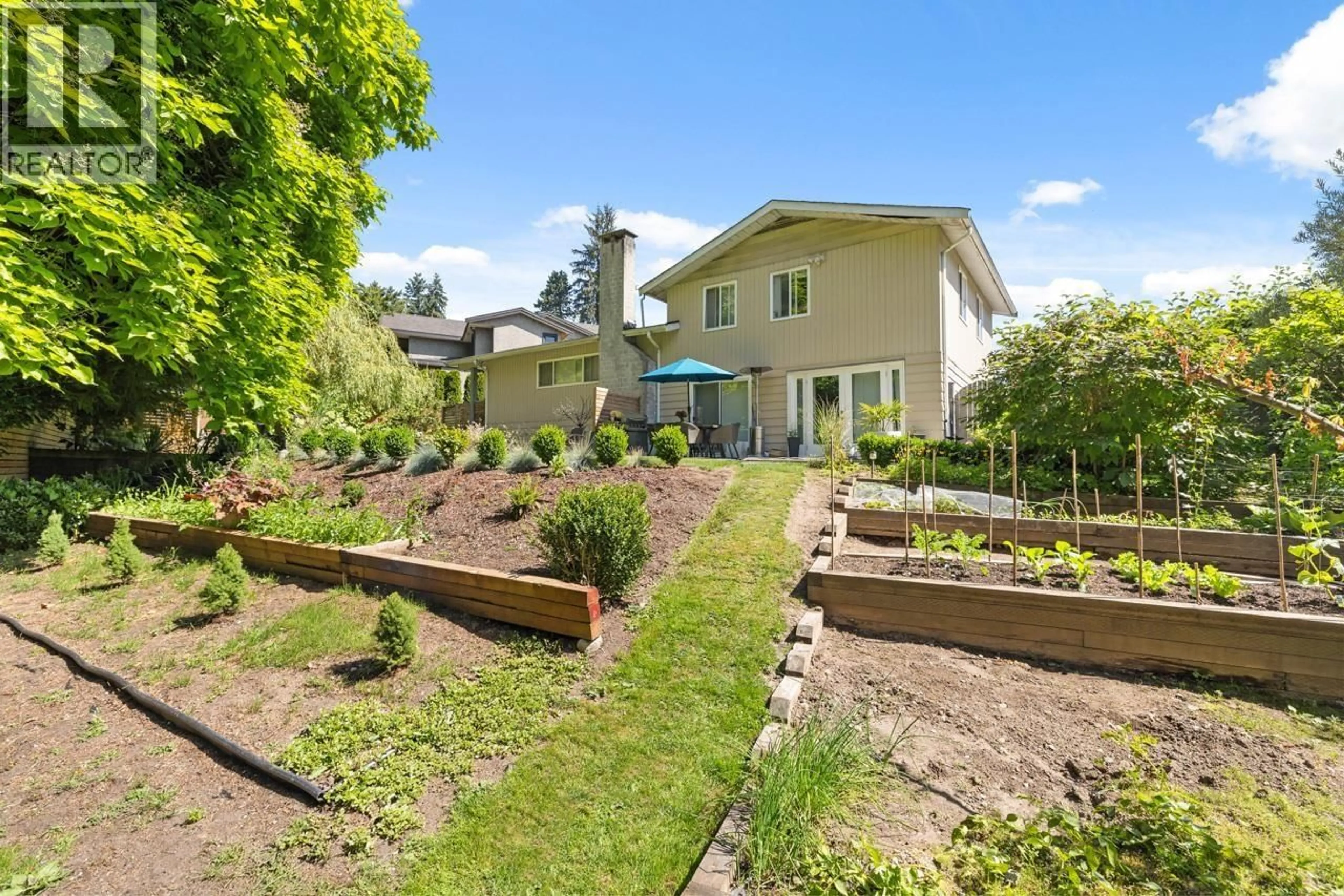 A pic from outside/outdoor area/front of a property/back of a property/a pic from drone, street for 8240 MANSON DRIVE, Burnaby British Columbia V5A2C2