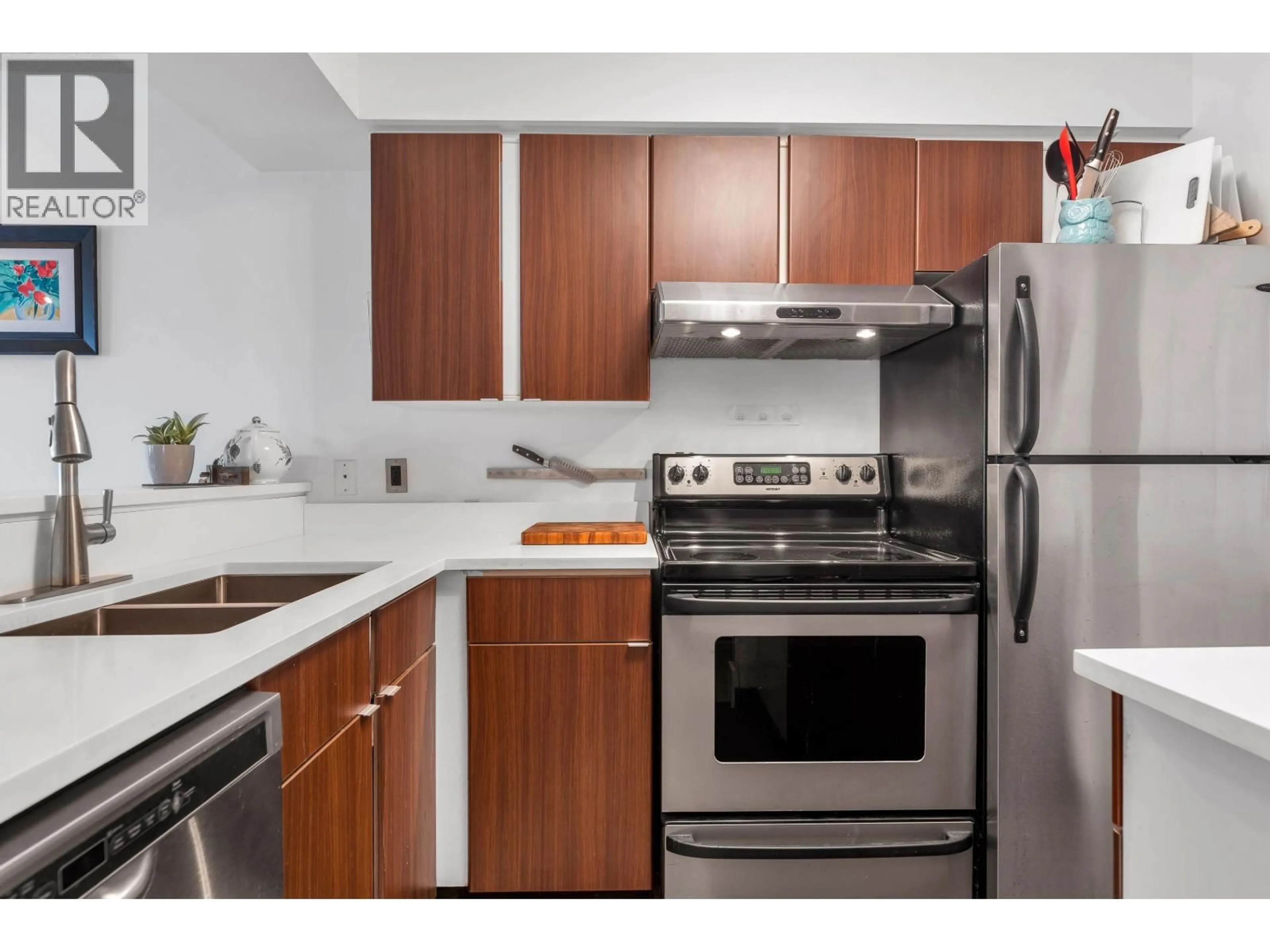 Standard kitchen, unknown for 803 - 1833 FRANCES STREET, Vancouver British Columbia V5L1Z8