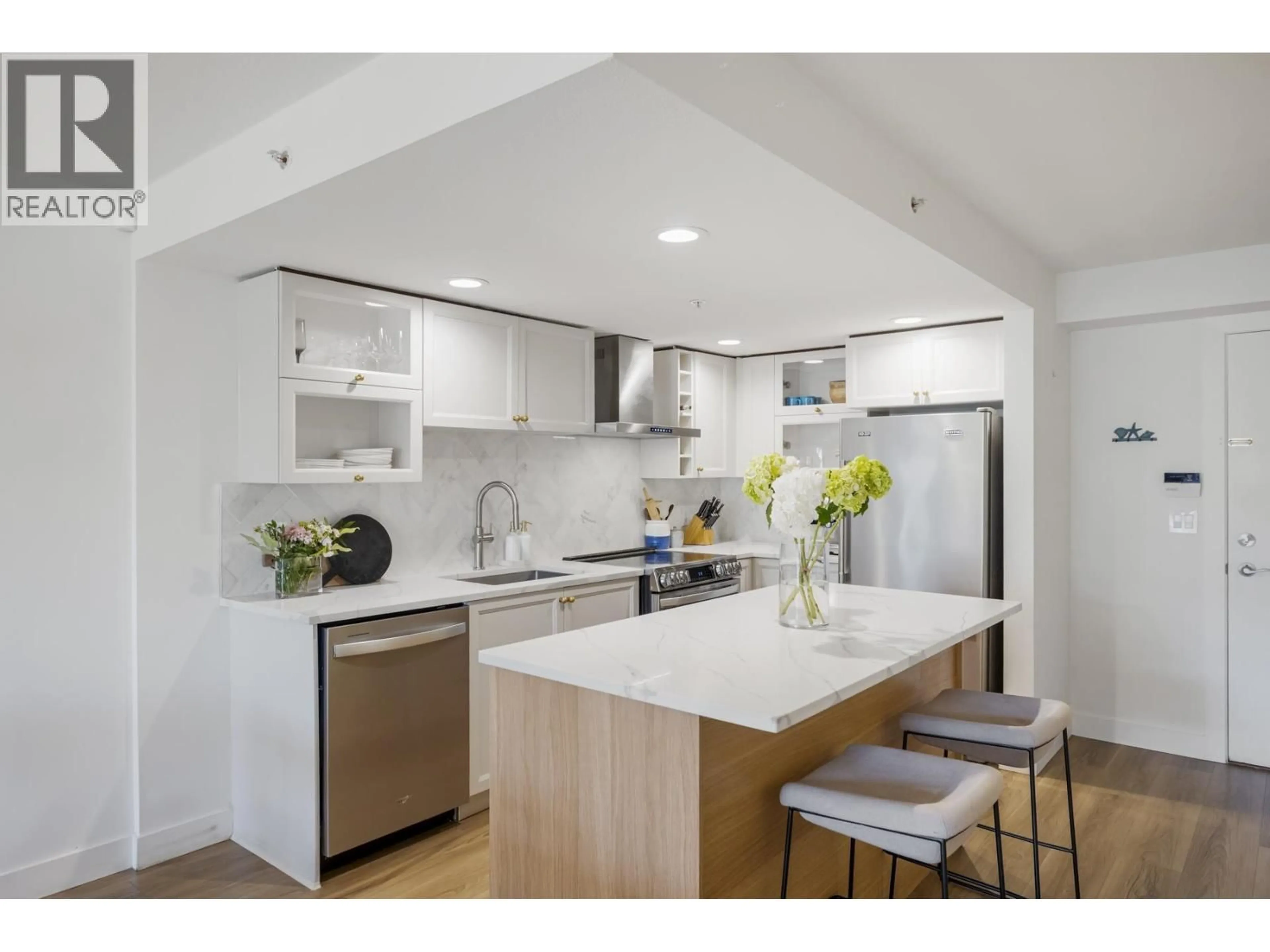 Open concept kitchen, unknown for 504 - 2137 10TH AVENUE, Vancouver British Columbia V6K4W4