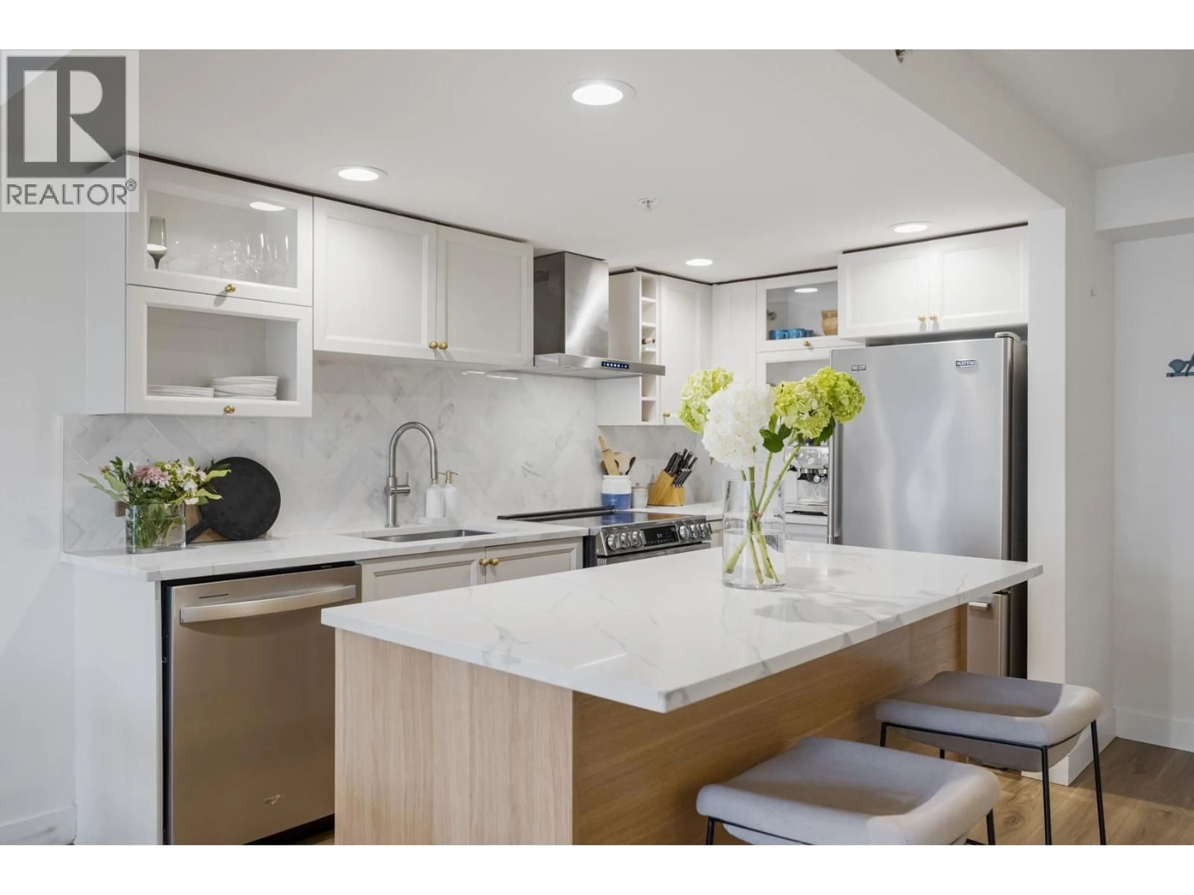 Contemporary kitchen, unknown for 504 - 2137 10TH AVENUE, Vancouver British Columbia V6K4W4