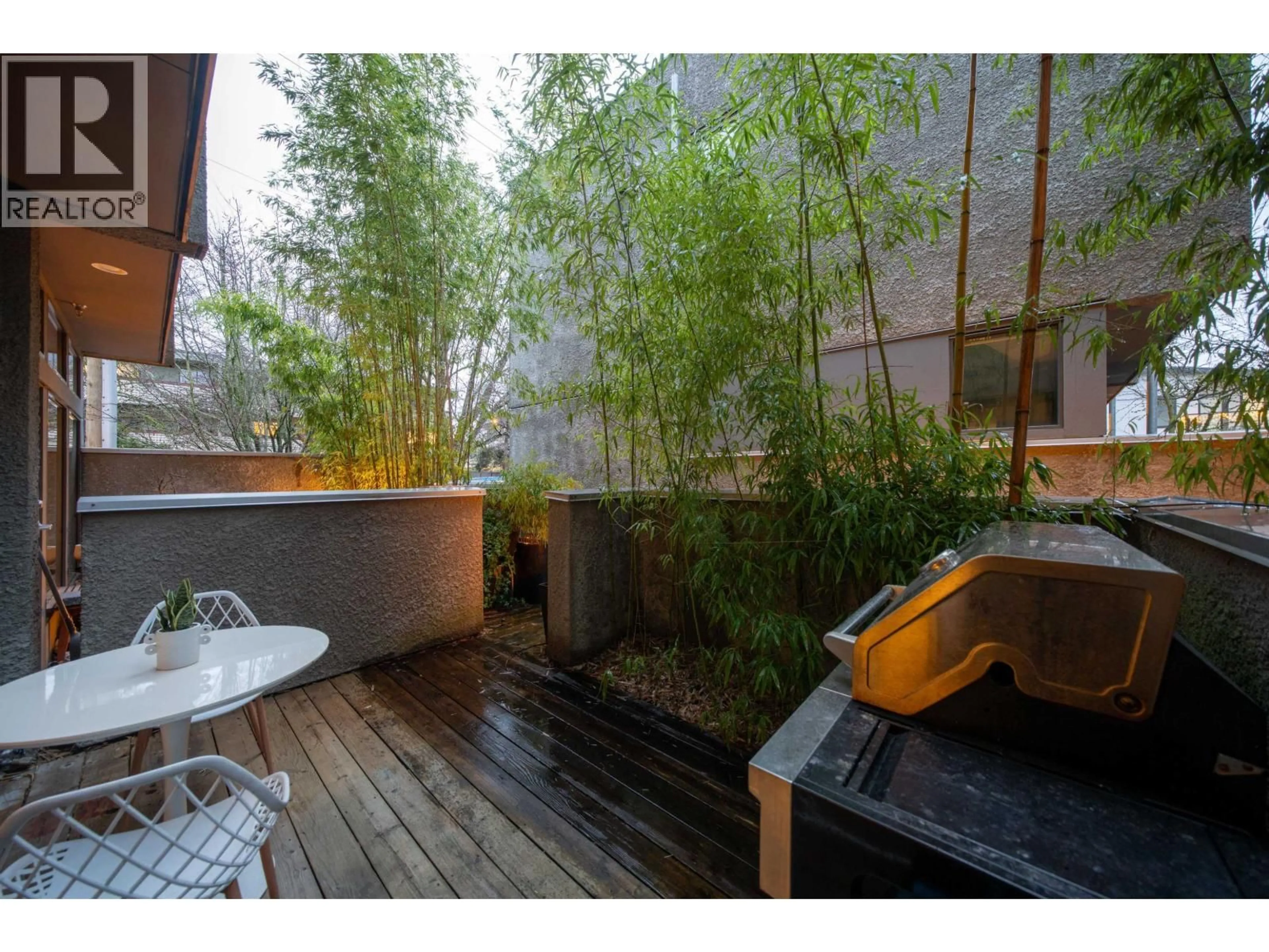 Patio, street for 396 15TH AVENUE, Vancouver British Columbia V5T2R1