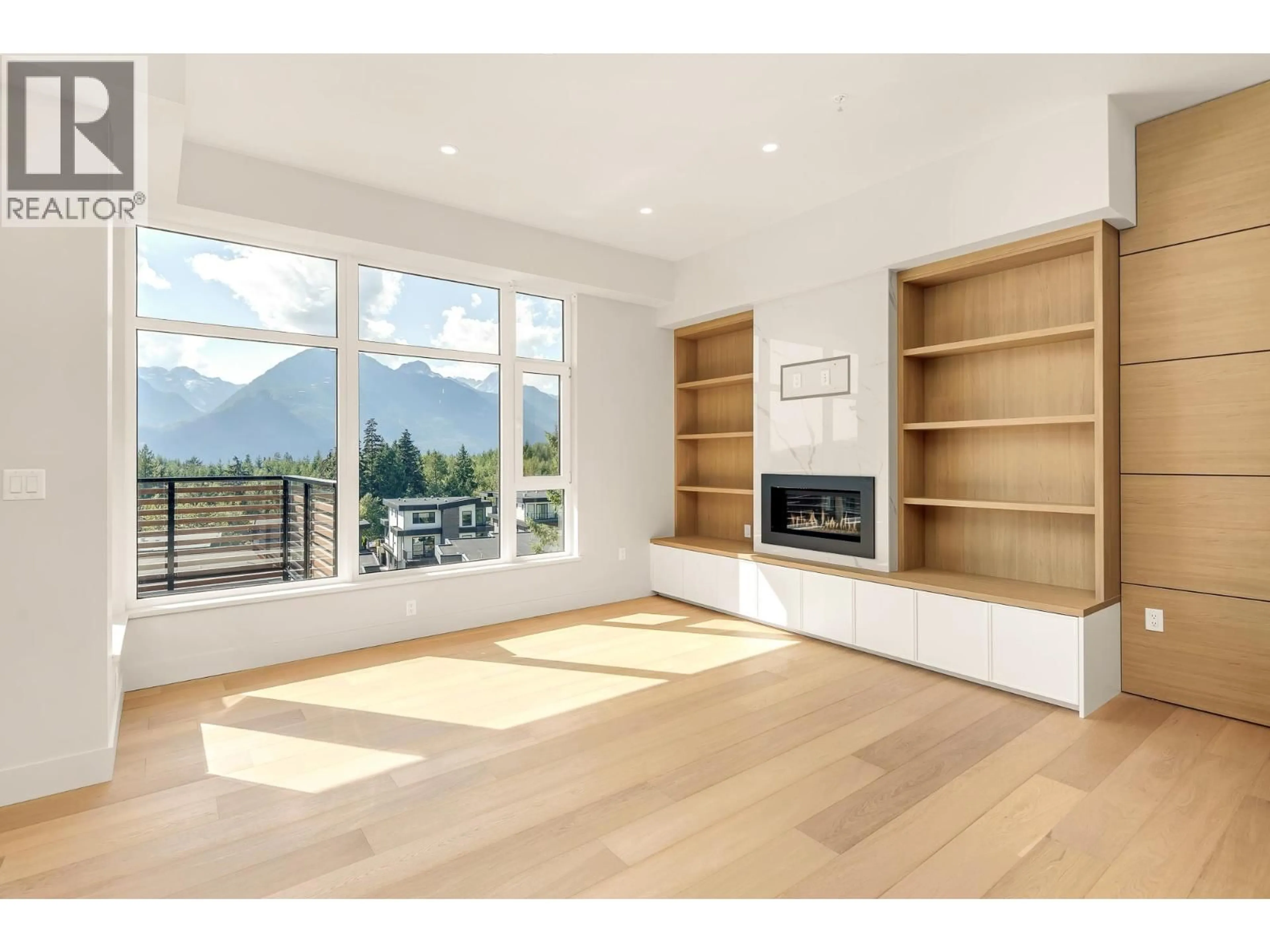 Living room with furniture, wood/laminate floor for 15 - 3407 MAMQUAM ROAD, Squamish British Columbia V8B1E4