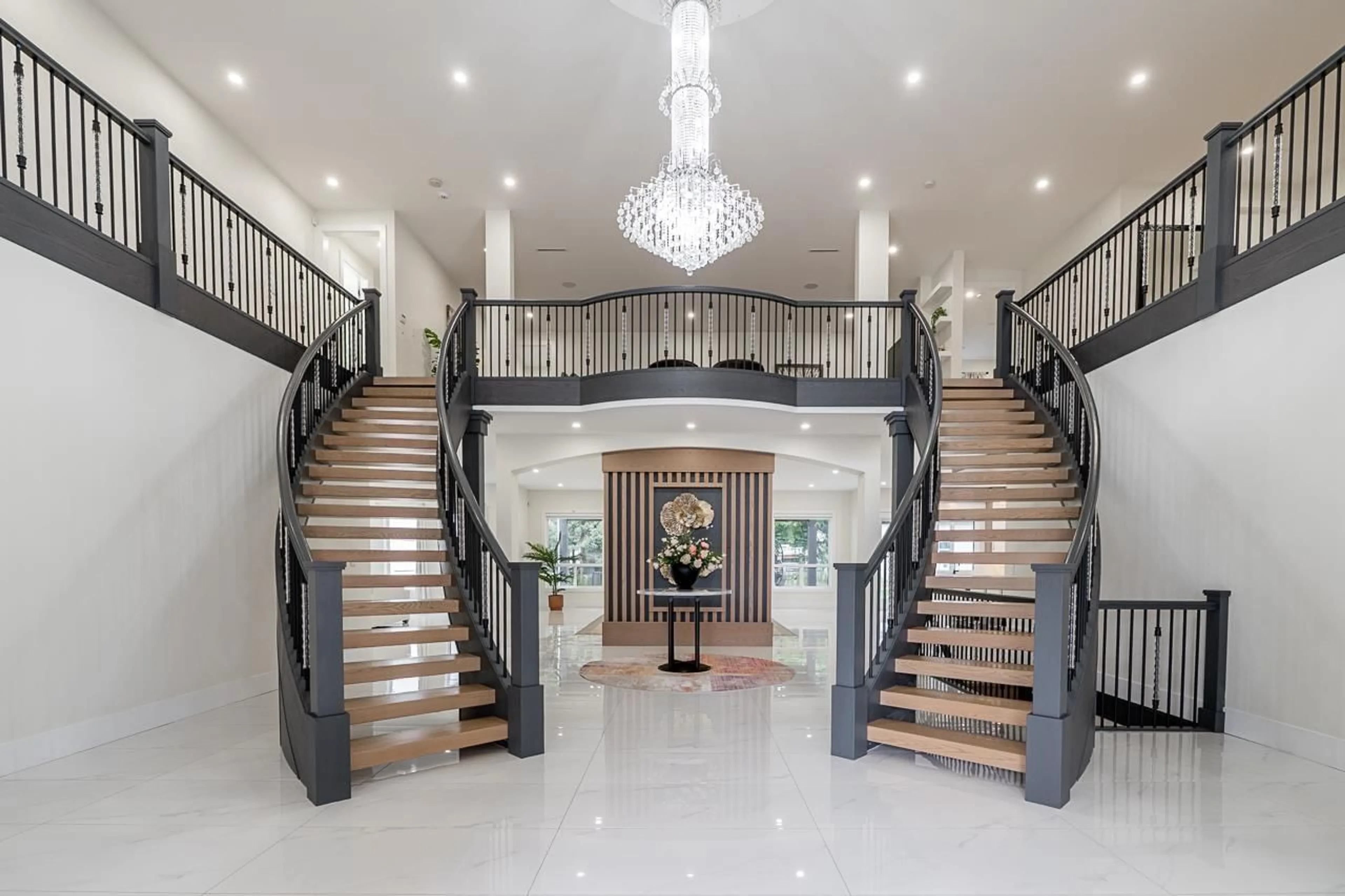 Indoor foyer for 24095 65 AVENUE, Langley British Columbia V2Y2H1