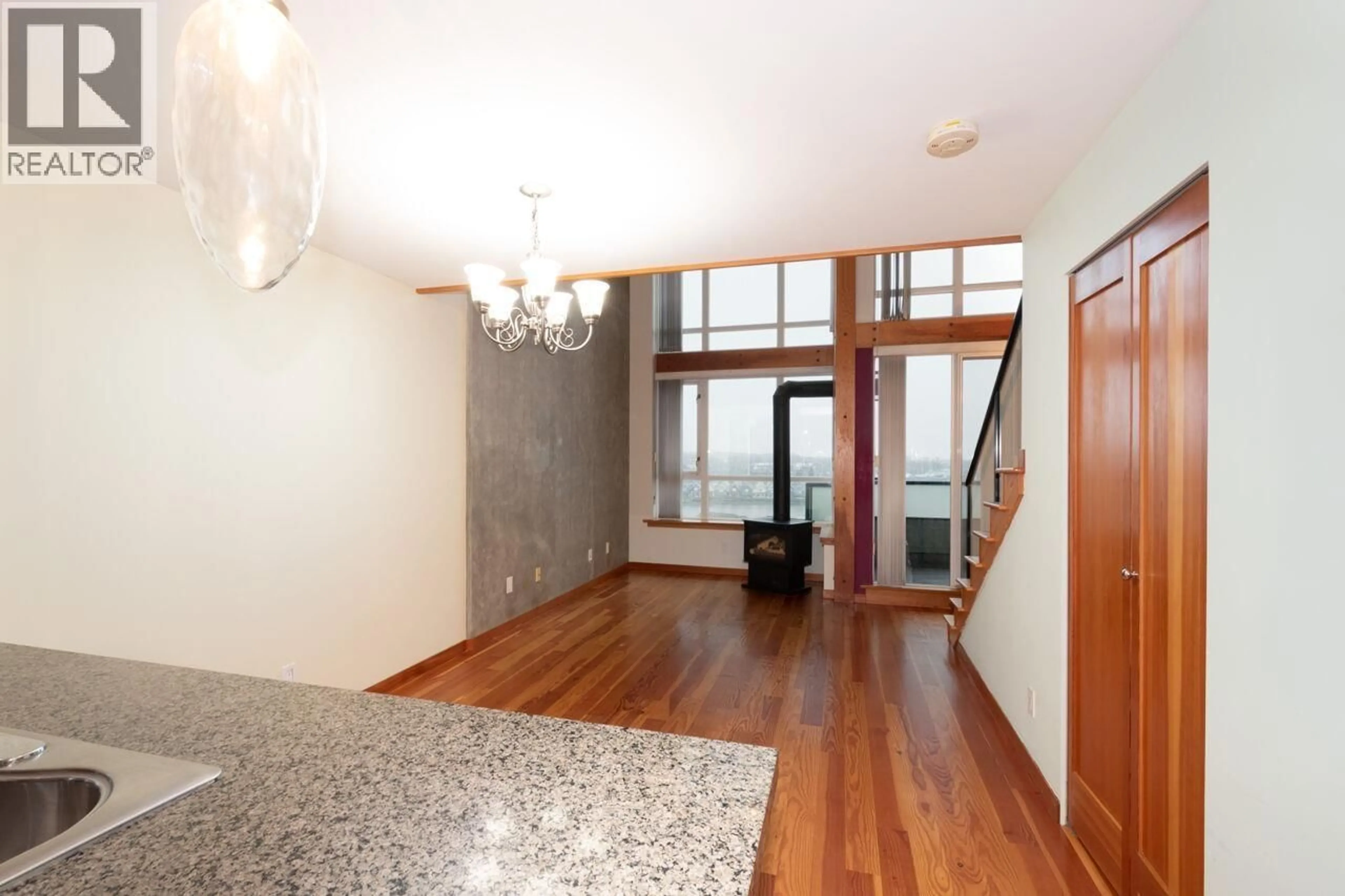 Indoor foyer for 514 - 7 RIALTO COURT, New Westminster British Columbia V3M7A8