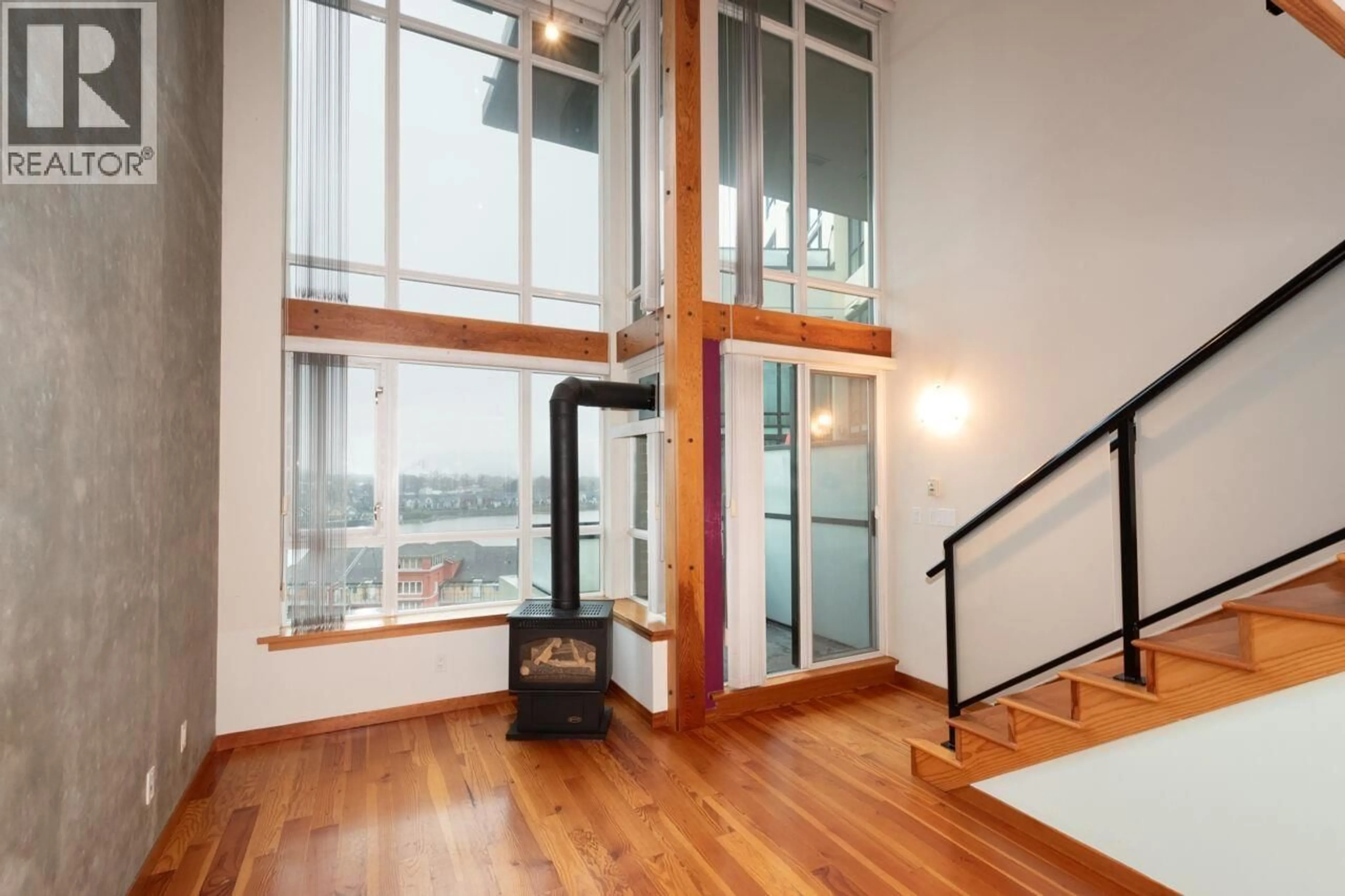 Indoor foyer for 514 - 7 RIALTO COURT, New Westminster British Columbia V3M7A8