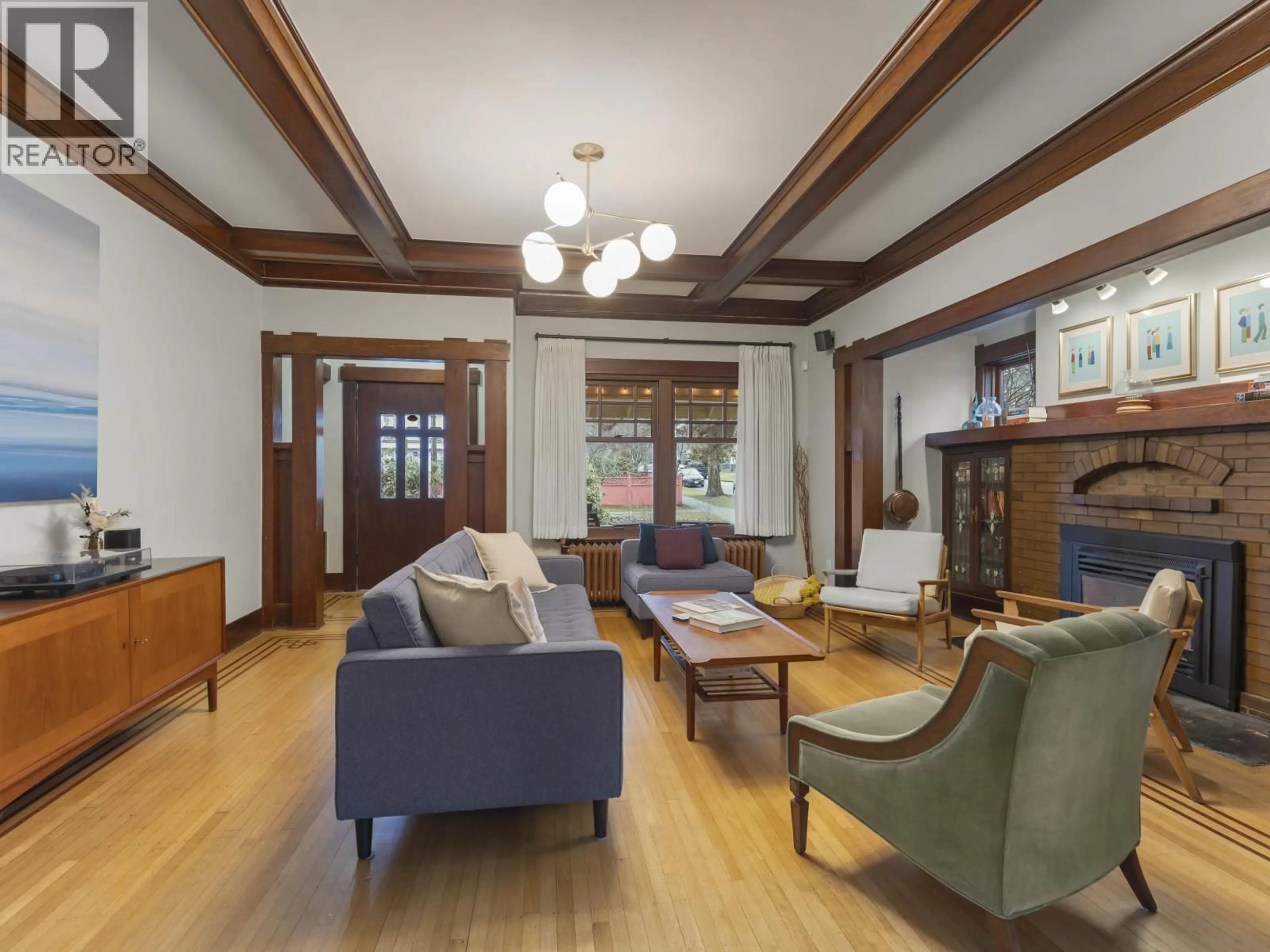 Living room with furniture, wood/laminate floor for 4691 ST. CATHERINES STREET, Vancouver British Columbia V5V4M6