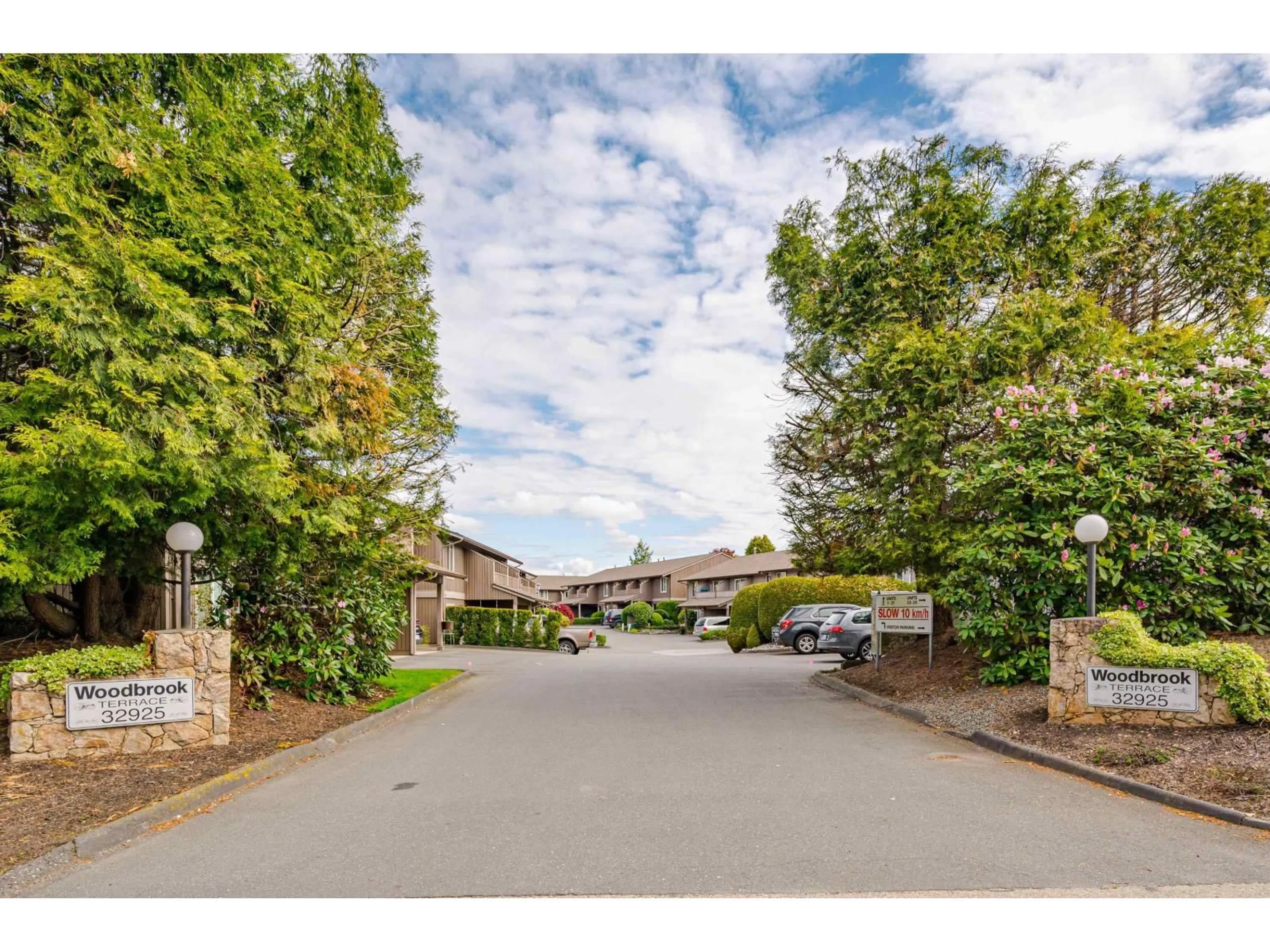 A pic from outside/outdoor area/front of a property/back of a property/a pic from drone, street for 24 - 32925 GEORGE FERGUSON WAY, Abbotsford British Columbia V2S6Z9