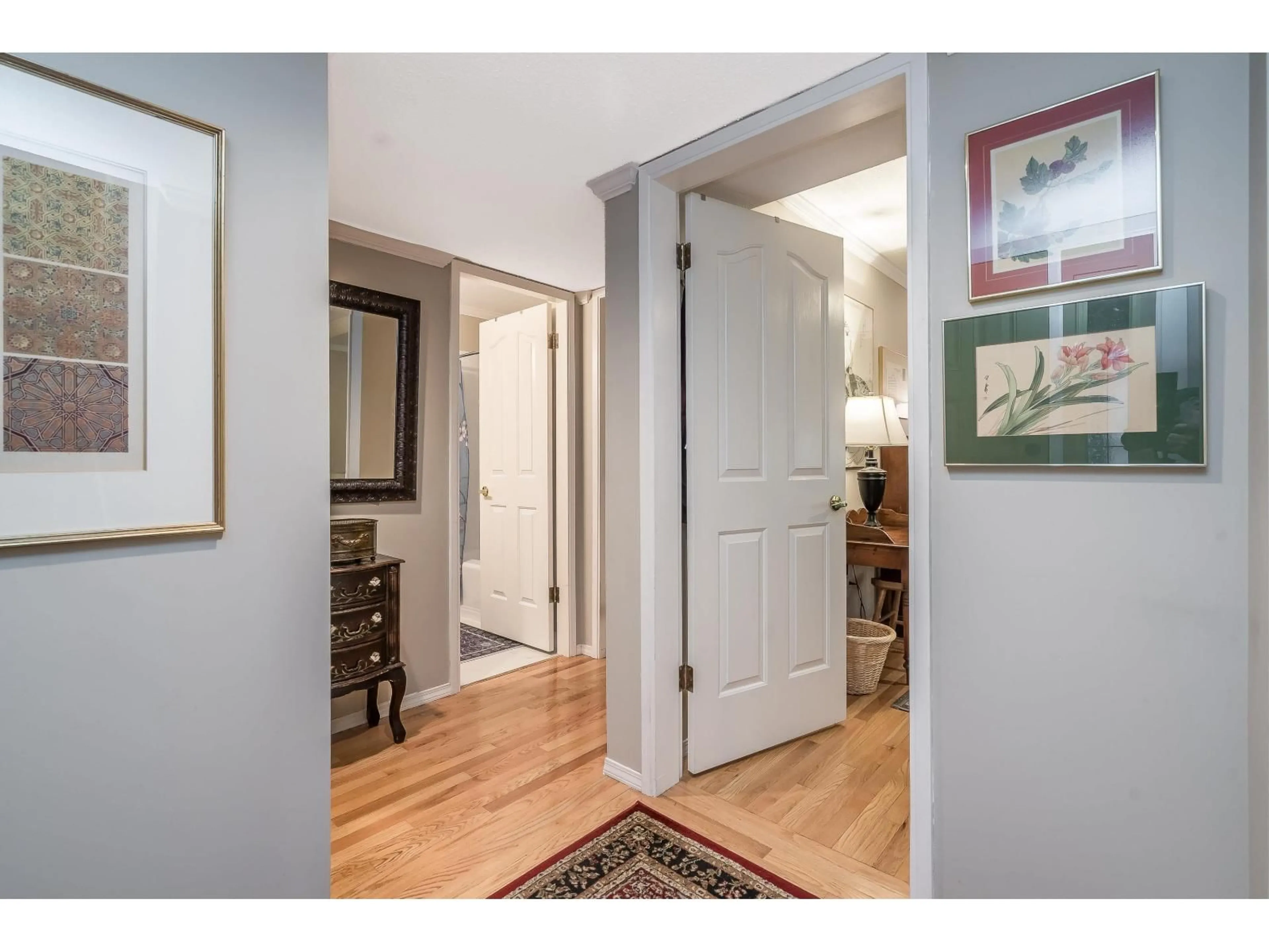 Indoor entryway for 24 - 32925 GEORGE FERGUSON WAY, Abbotsford British Columbia V2S6Z9