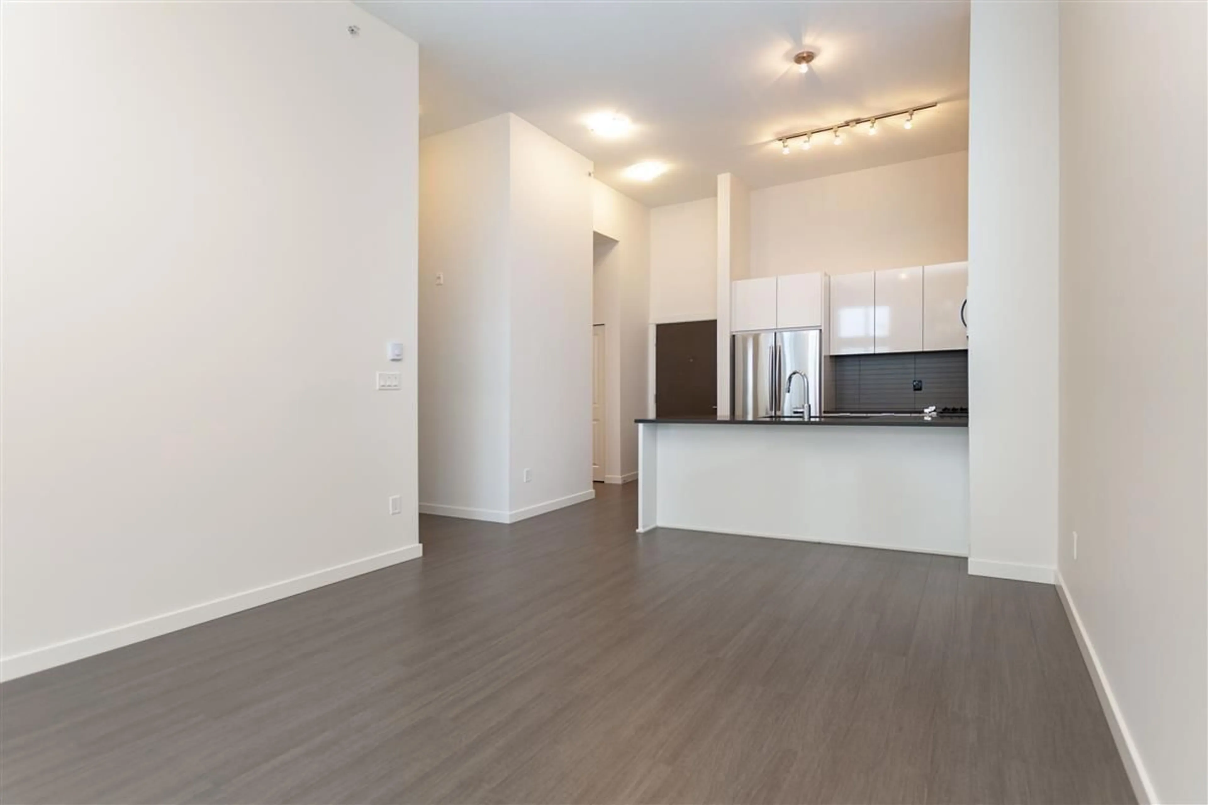 A pic of a room for 418 - 15138 34 AVENUE, Surrey British Columbia V3S0L3