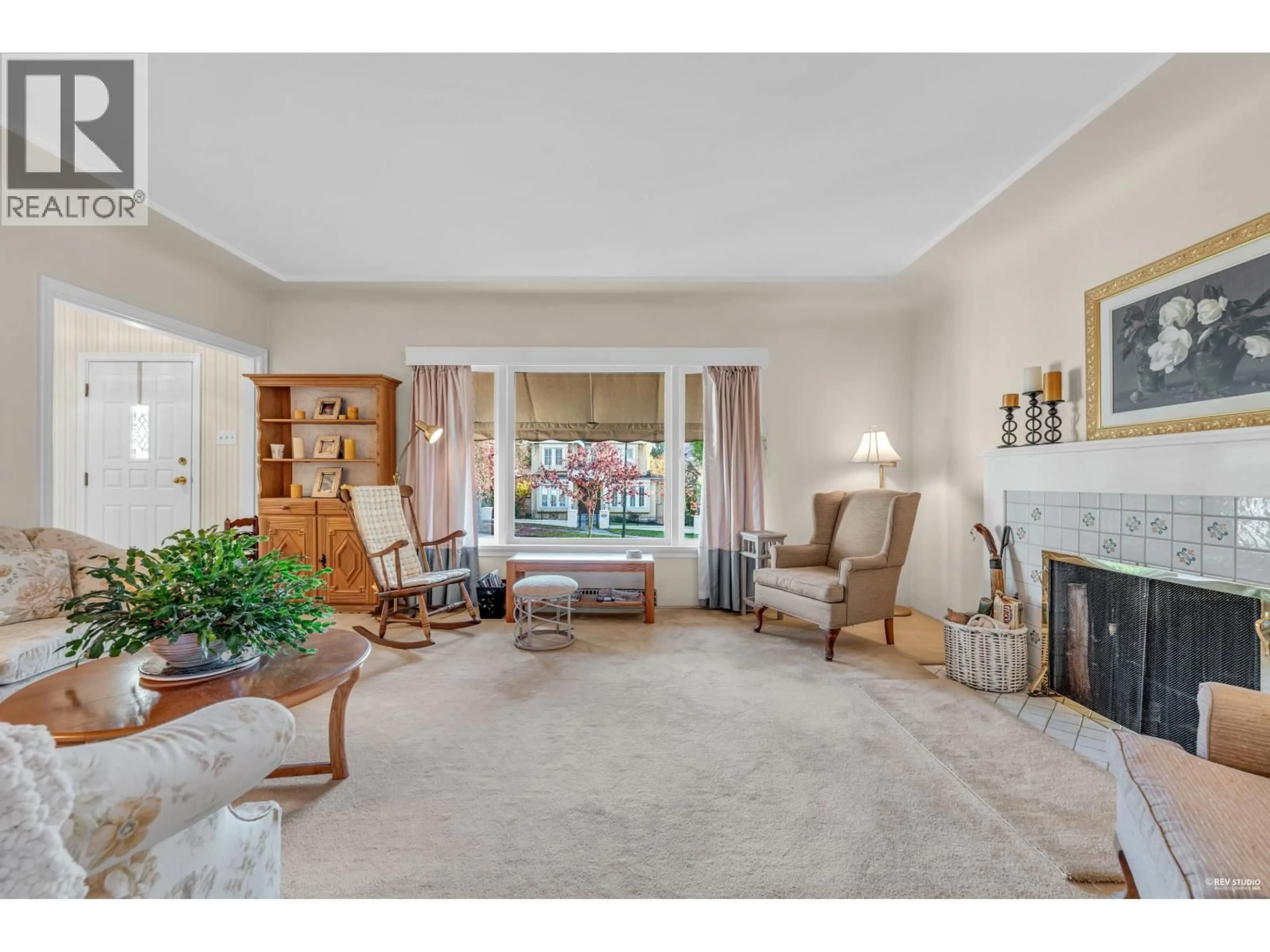 Living room with furniture, unknown for 2225 22ND AVENUE, Vancouver British Columbia V6L1L6