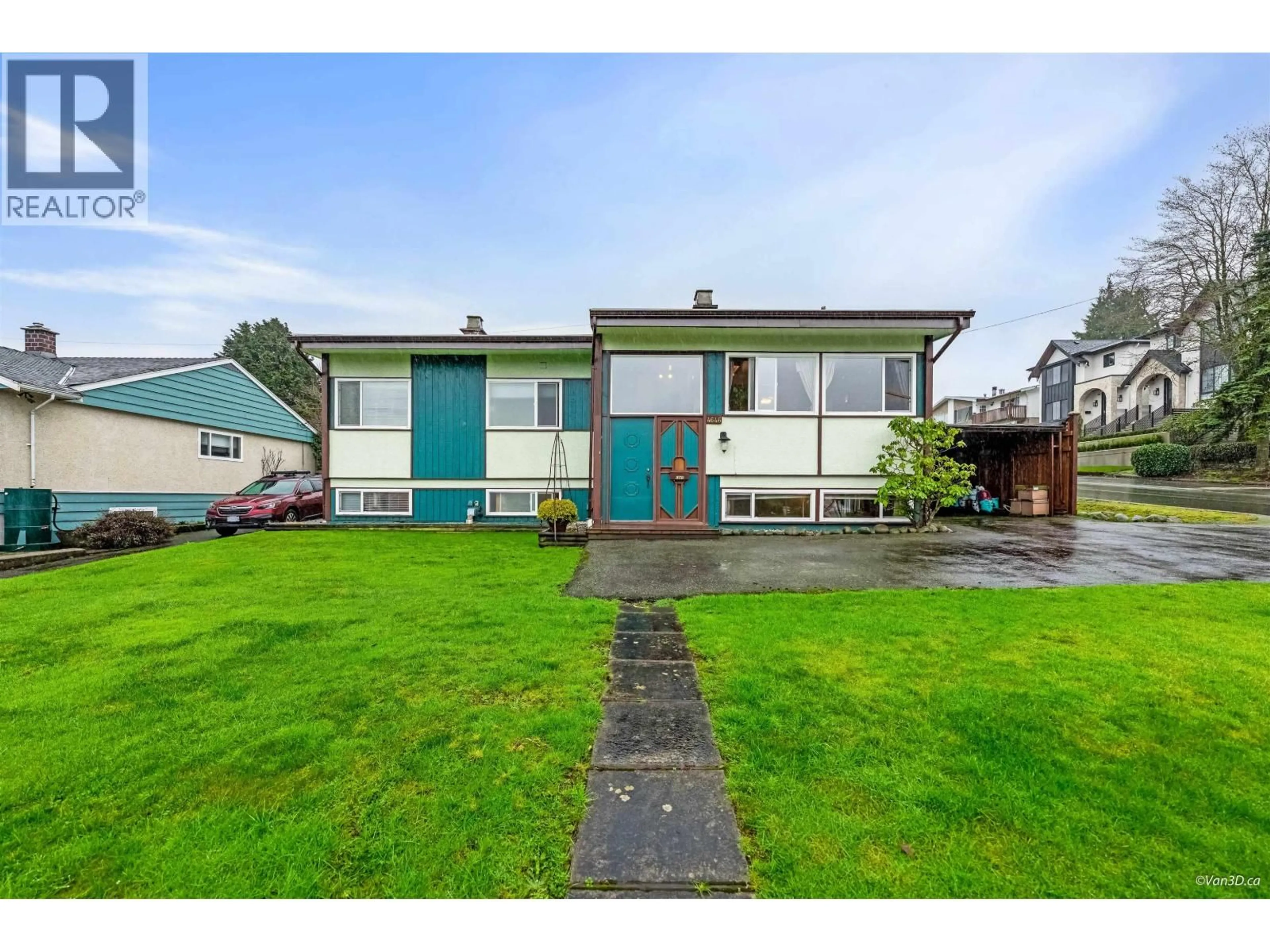 A pic from outside/outdoor area/front of a property/back of a property/a pic from drone, street for 4646 CHARLOTTE COURT, Burnaby British Columbia V5G2R8