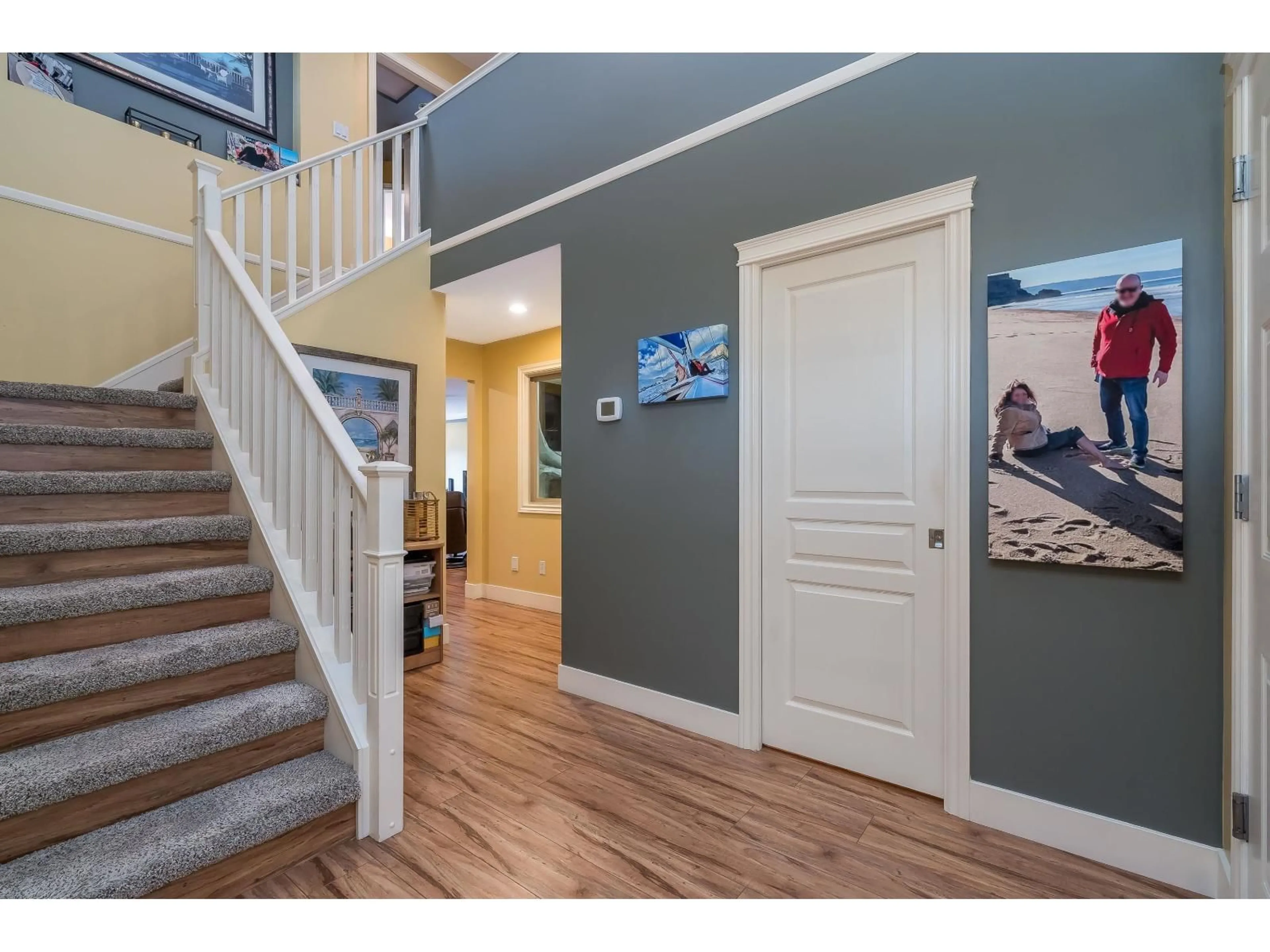 Indoor entryway for 5846 167 STREET, Surrey British Columbia V3S9T4