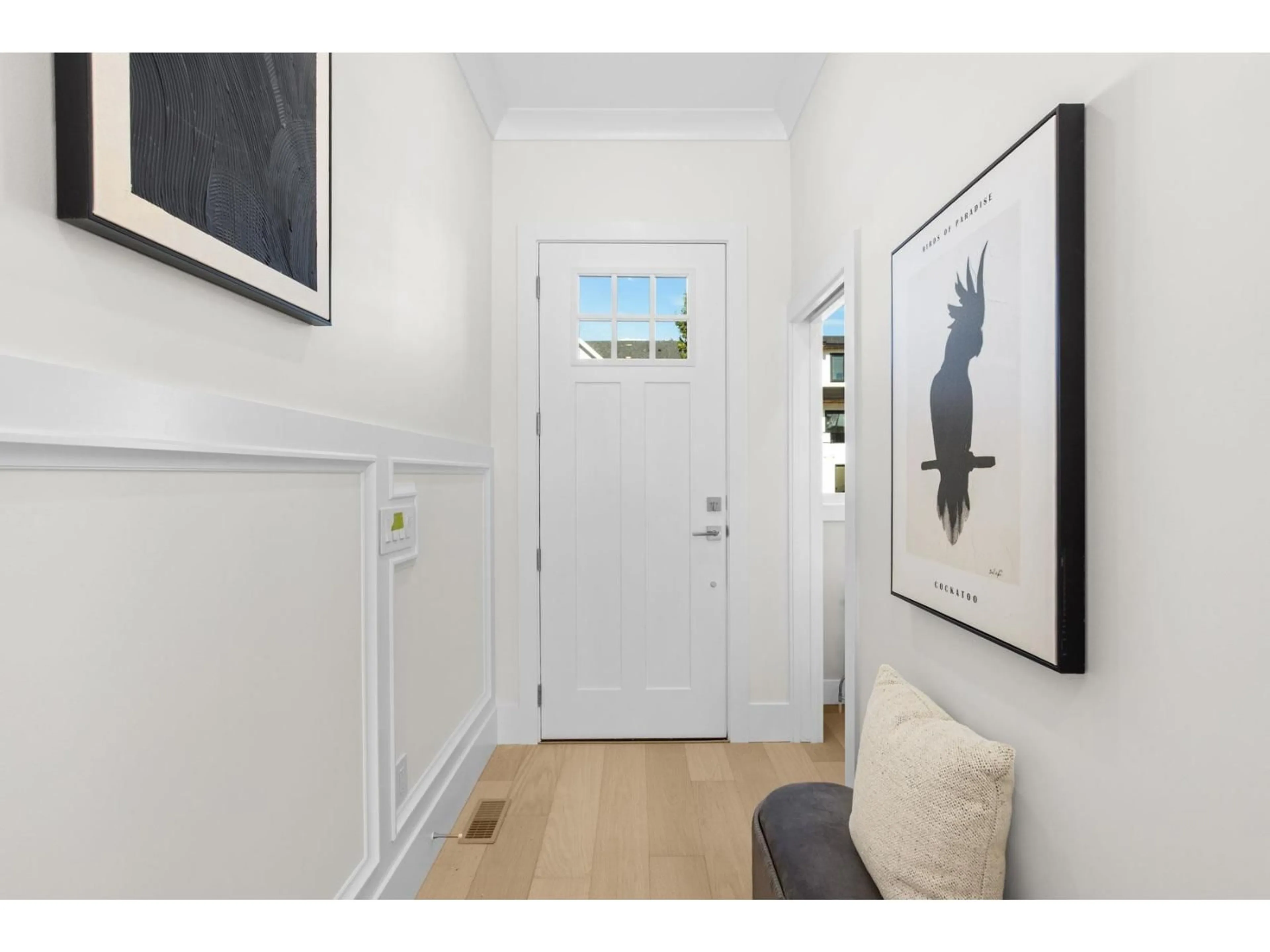 Indoor entryway for 102 - 16622 18A AVENUE, Surrey British Columbia V3Z1A2