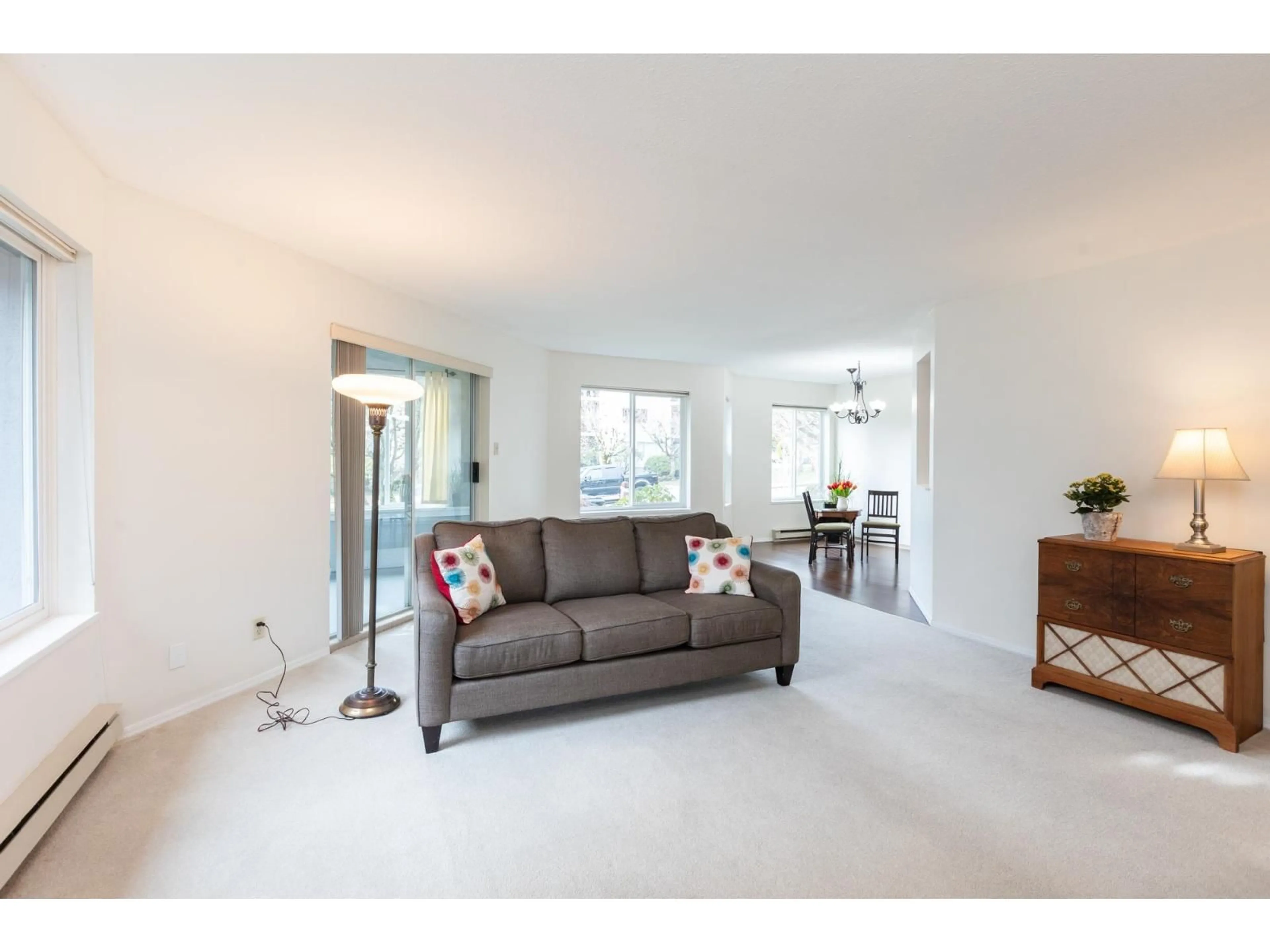 Living room with furniture, unknown for 104 - 1378 FIR STREET, White Rock British Columbia V4B4B2