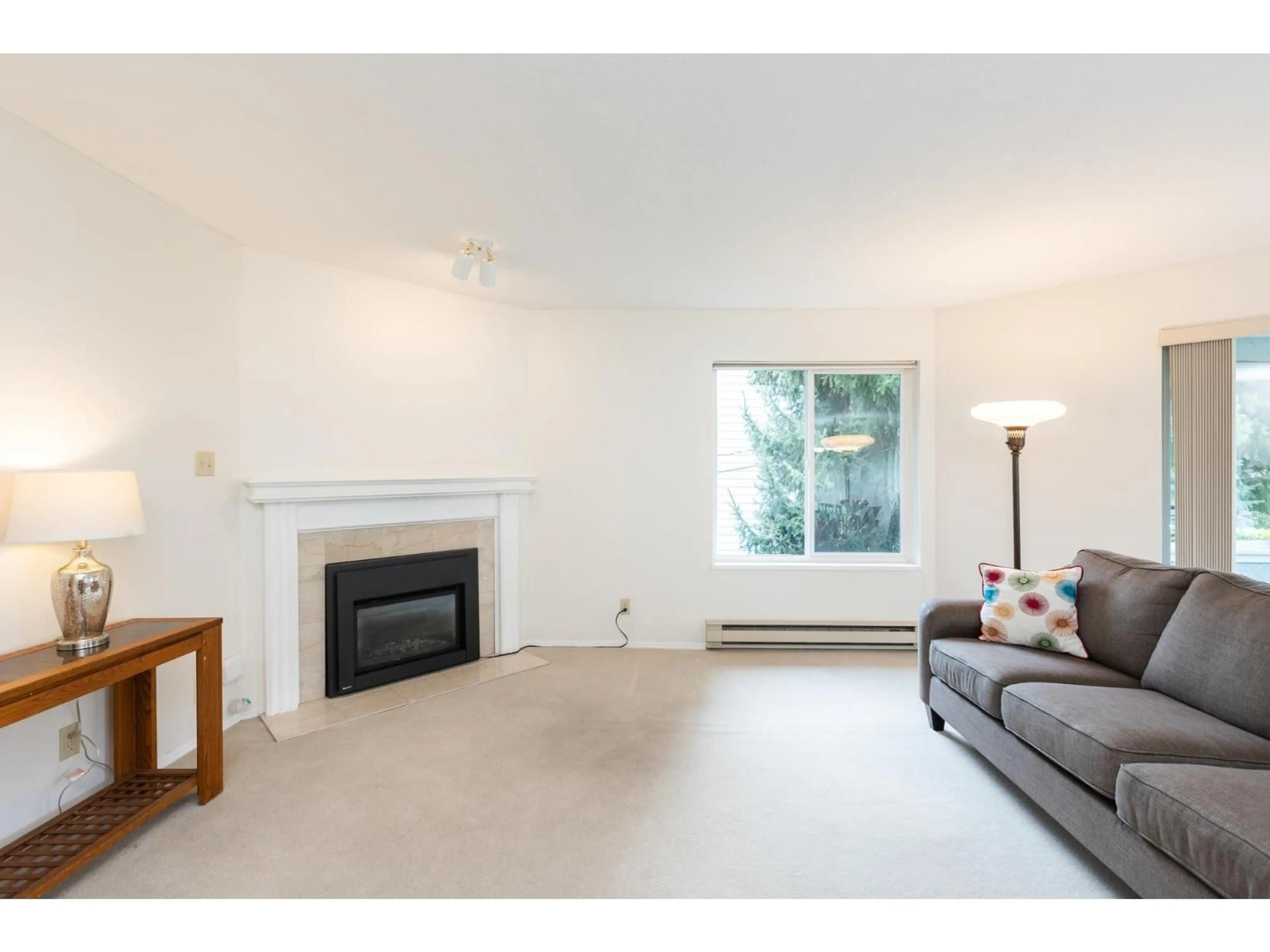 Living room with furniture, unknown for 104 - 1378 FIR STREET, White Rock British Columbia V4B4B2