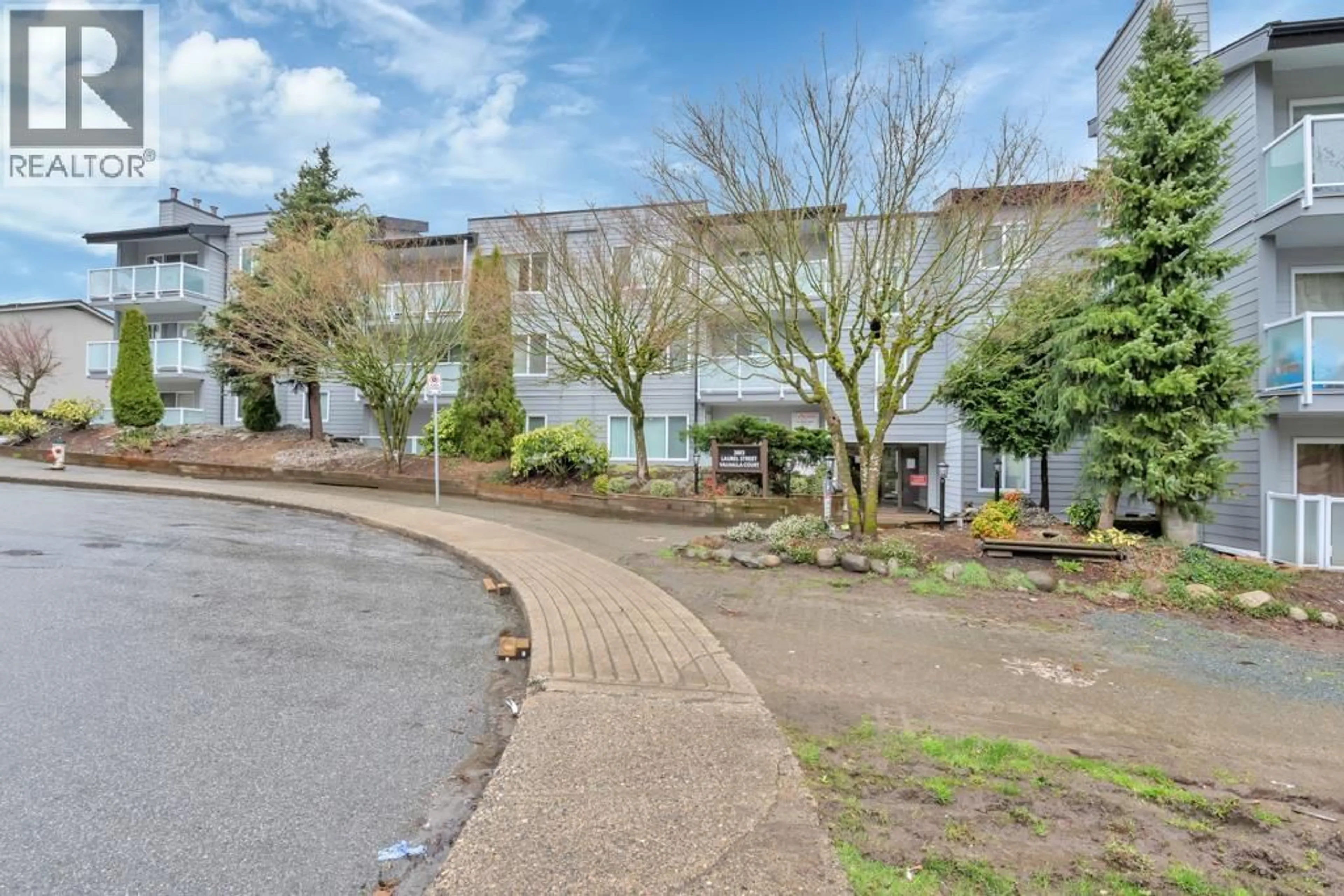 A pic from outside/outdoor area/front of a property/back of a property/a pic from drone, street for 109 - 3883 LAUREL STREET, Burnaby British Columbia V5G4M8