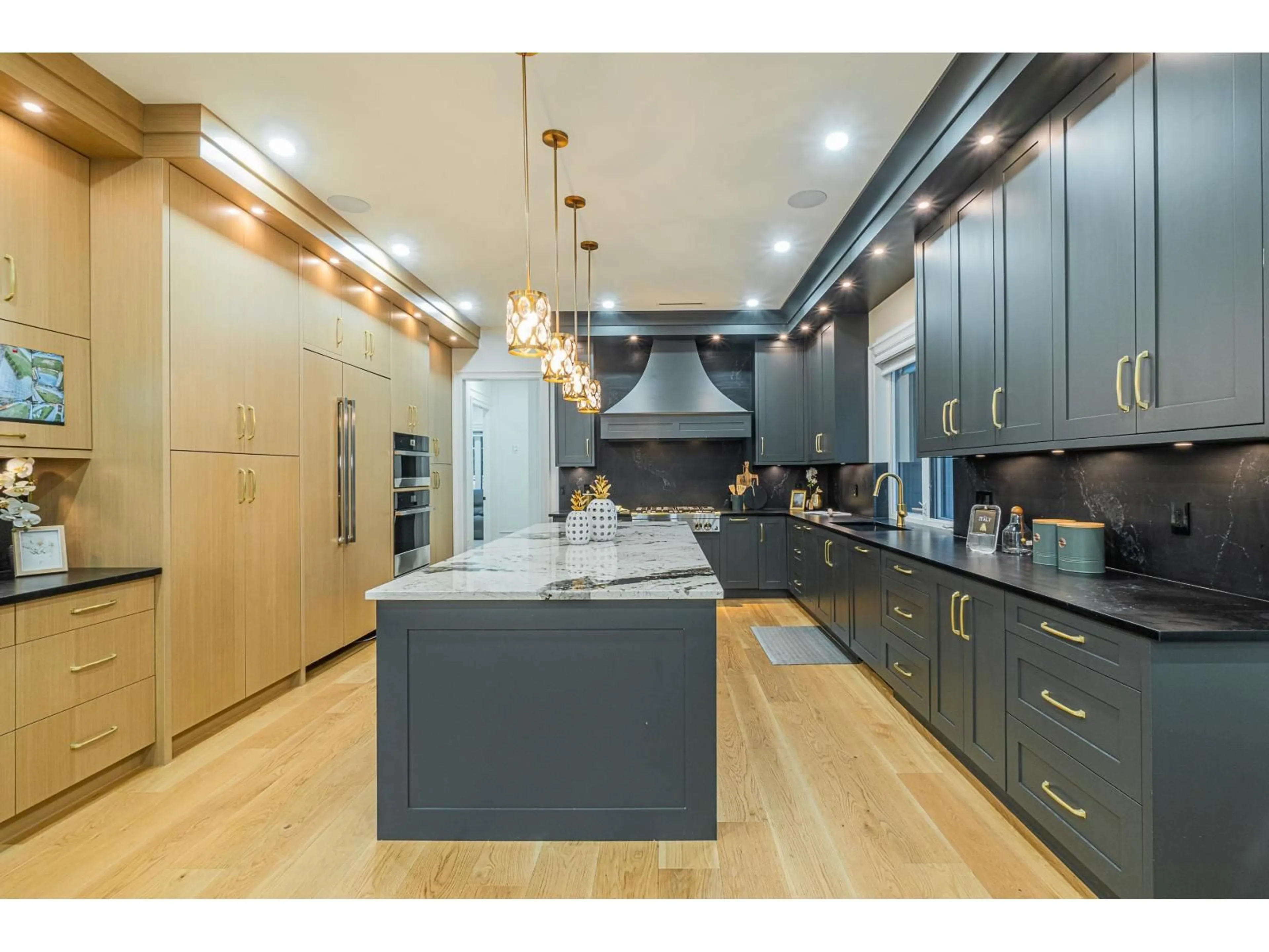 Contemporary kitchen, unknown for 13988 20A AVENUE, Surrey British Columbia V4A4H5