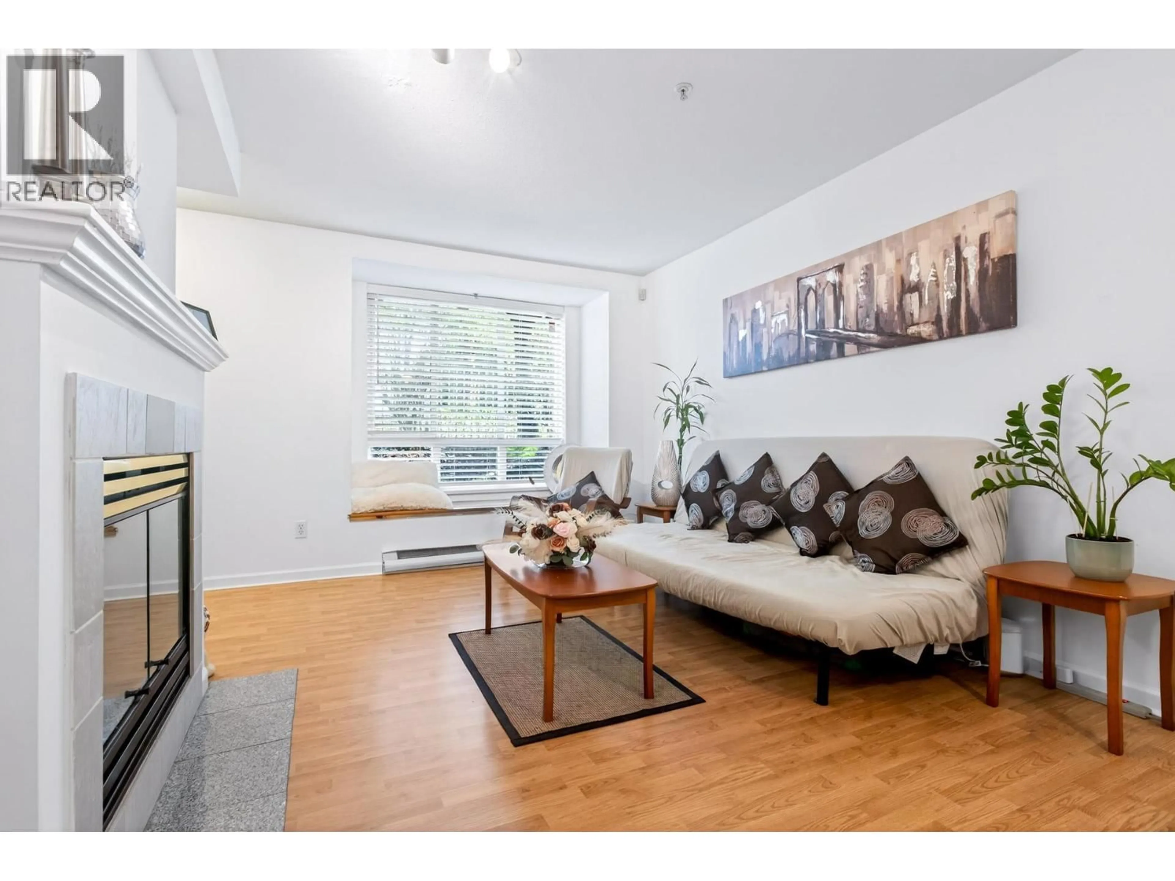 Living room with furniture, wood/laminate floor for 20 - 6588 SOUTHOAKS CRESCENT, Burnaby British Columbia V5E4K1