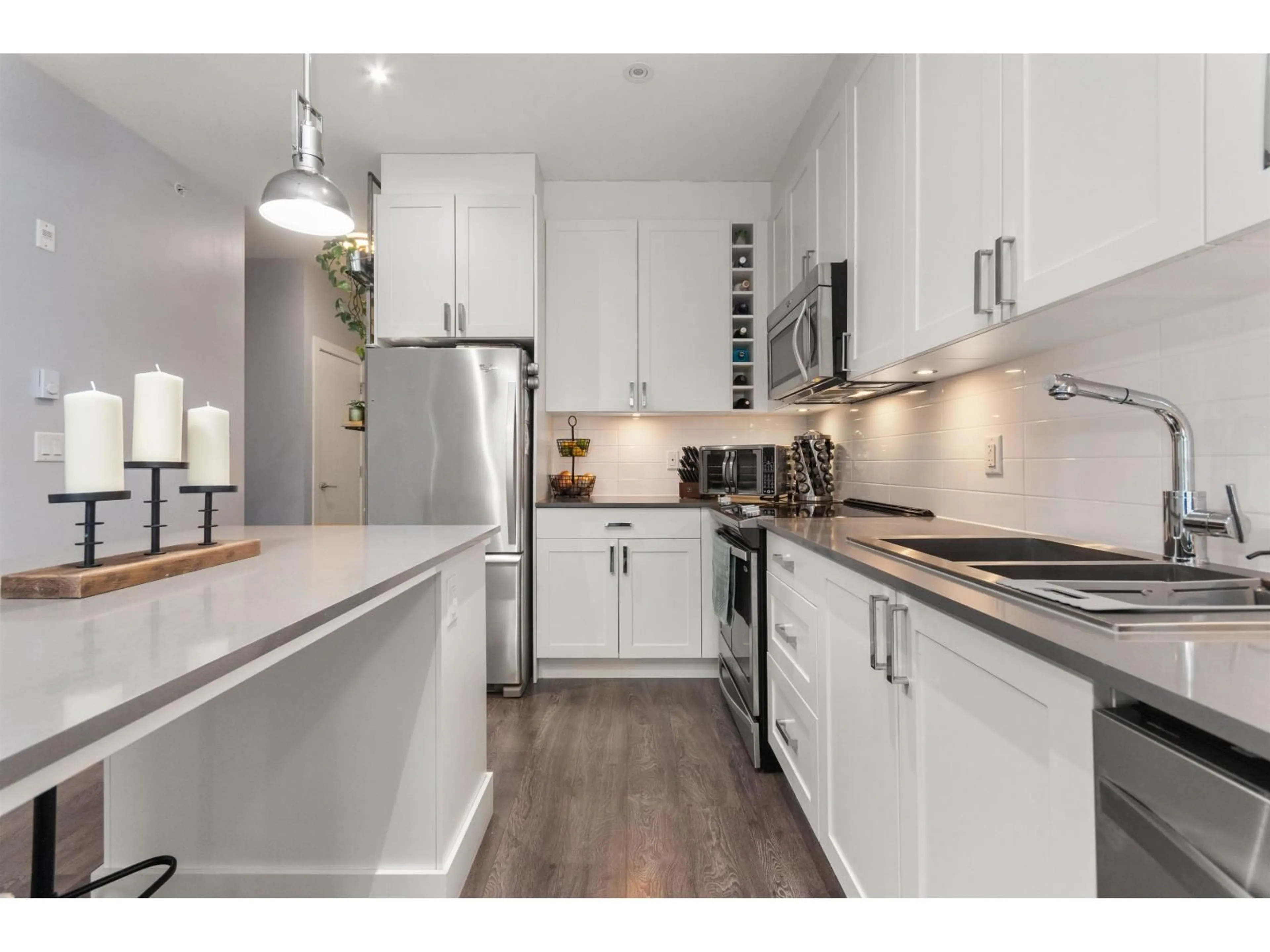 Open concept kitchen, wood/laminate floor for 408 - 16396 64 AVENUE, Surrey British Columbia V3S6X6