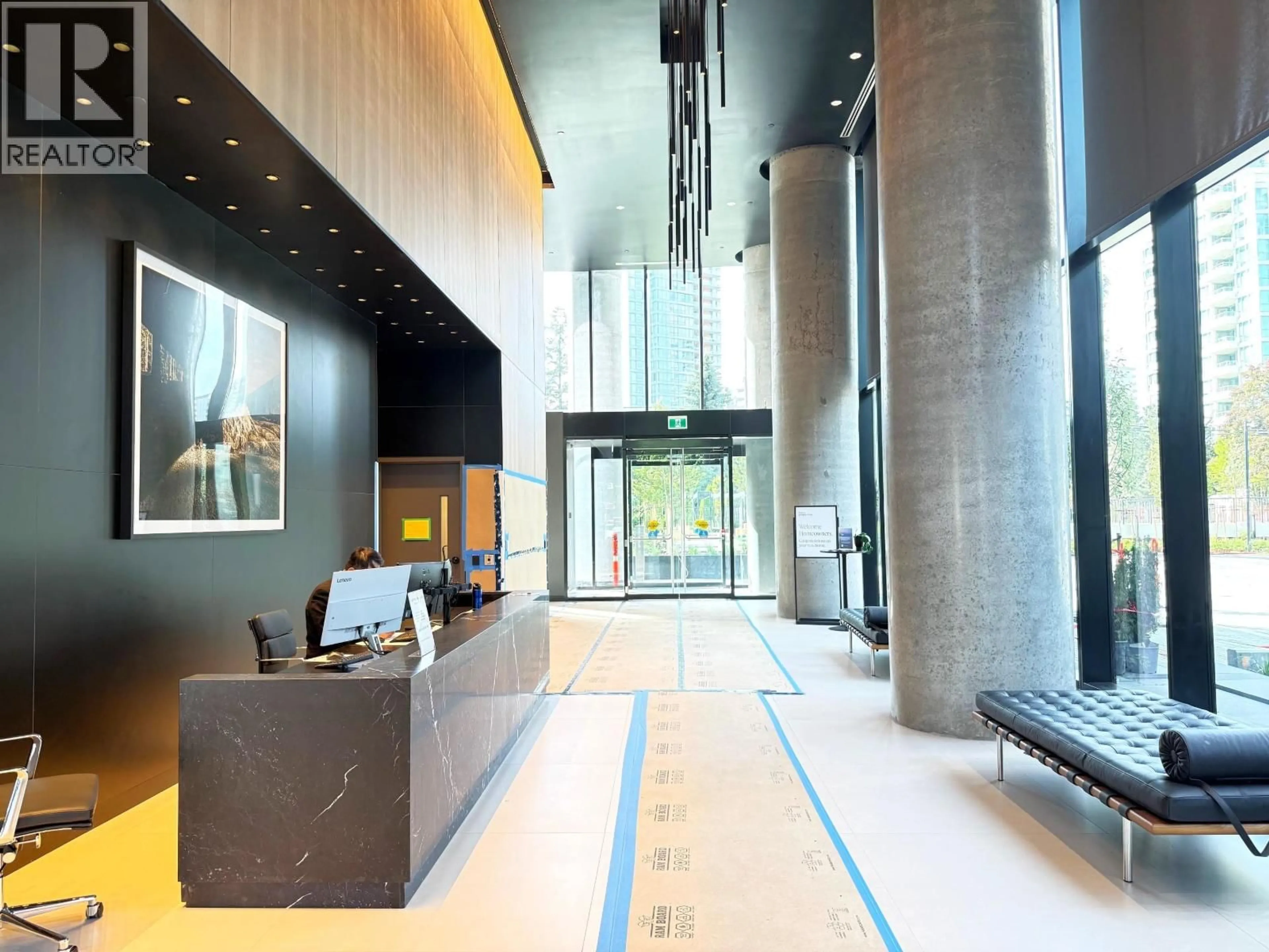 Indoor foyer for 807 - 5987 WILSON AVENUE, Burnaby British Columbia V5H0L7