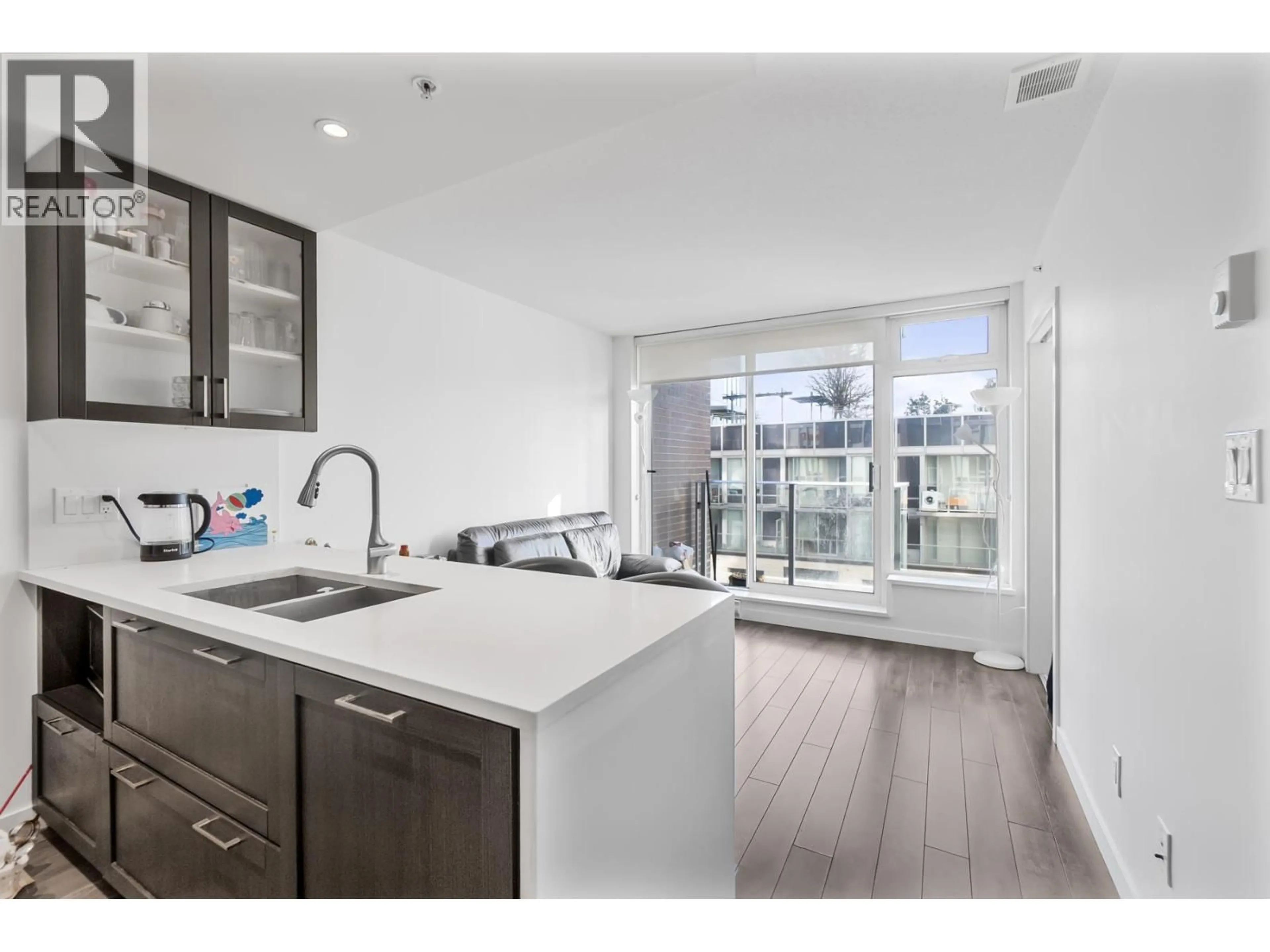 Open concept kitchen, wood/laminate floor for 507 - 5665 BOUNDARY ROAD, Vancouver British Columbia V5R0E4