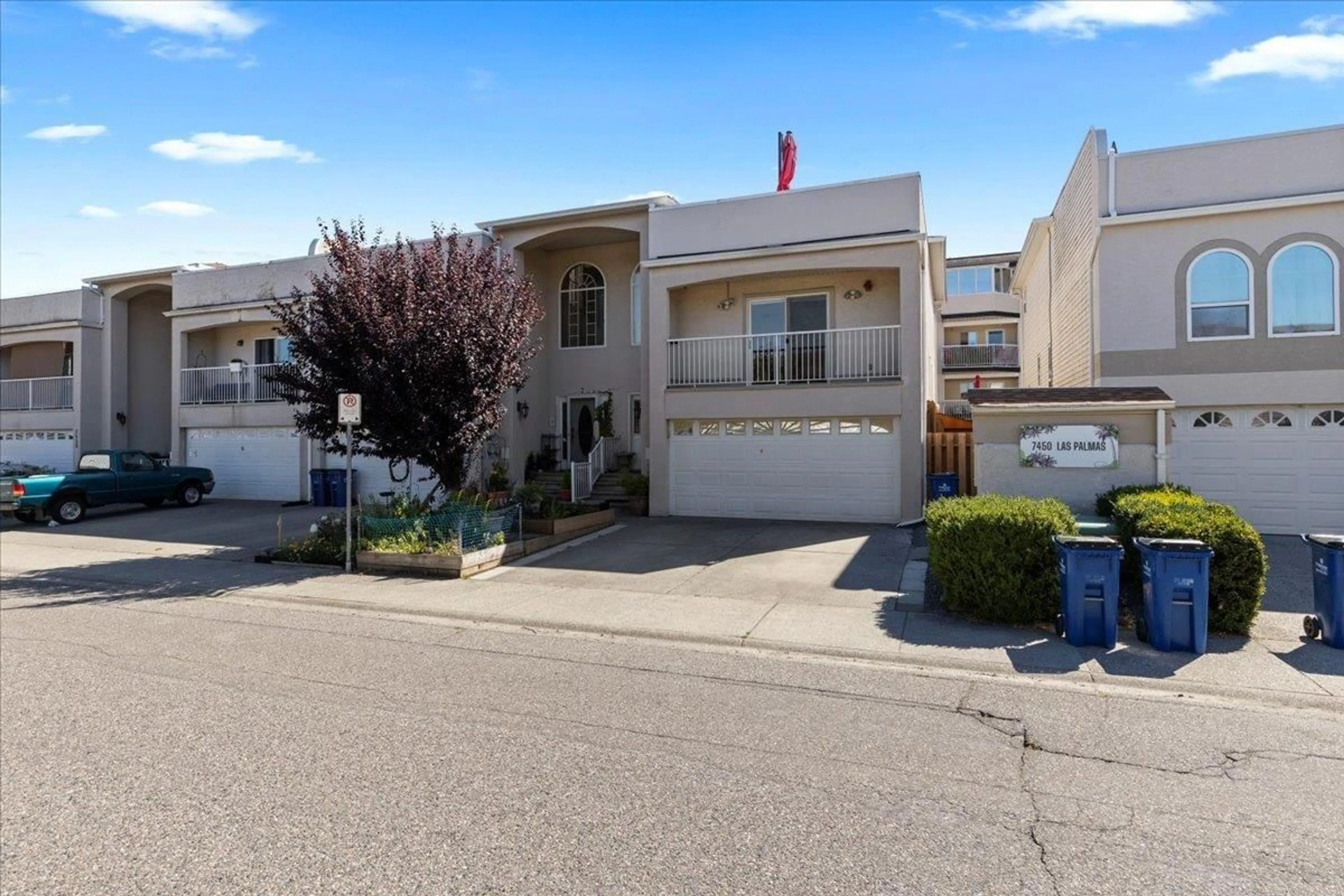 Home with vinyl exterior material, street for 8 - 7450 HURON STREET, Chilliwack British Columbia V2R5K8