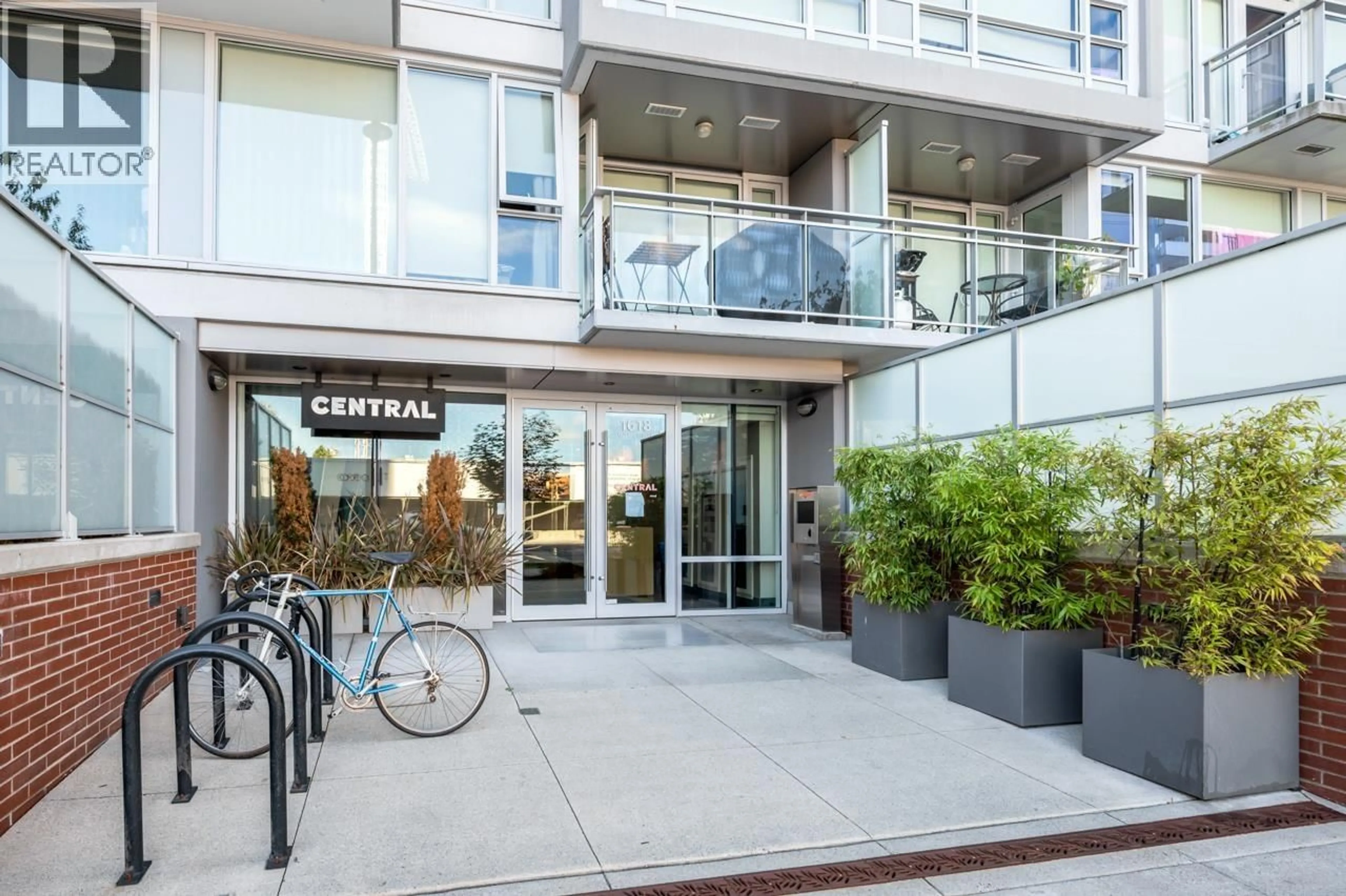 Indoor foyer for 2101 - 1618 QUEBEC STREET, Vancouver British Columbia V6A0C5