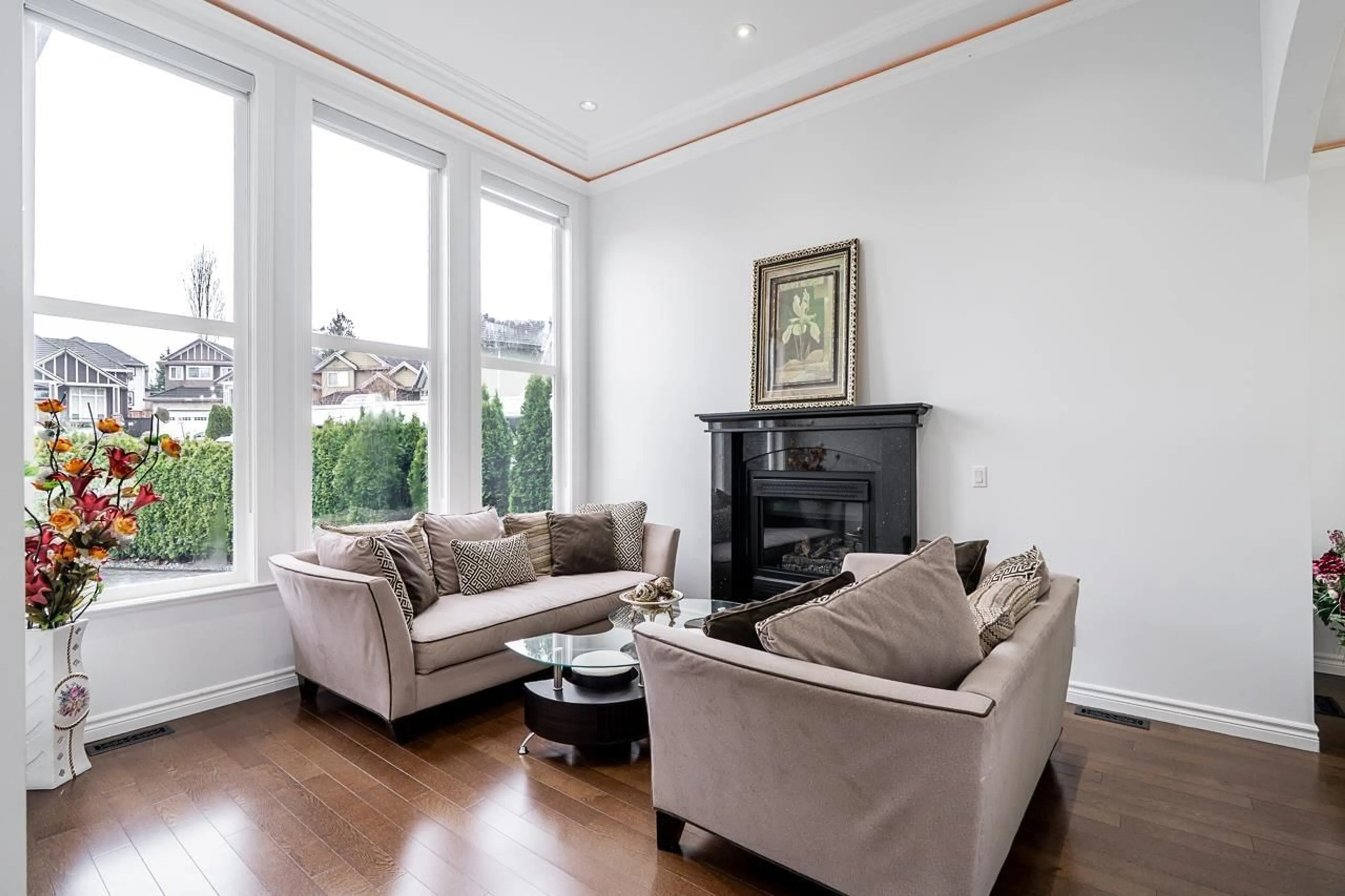 Living room with furniture, wood/laminate floor for 14867 76A AVENUE, Surrey British Columbia V3S1S3