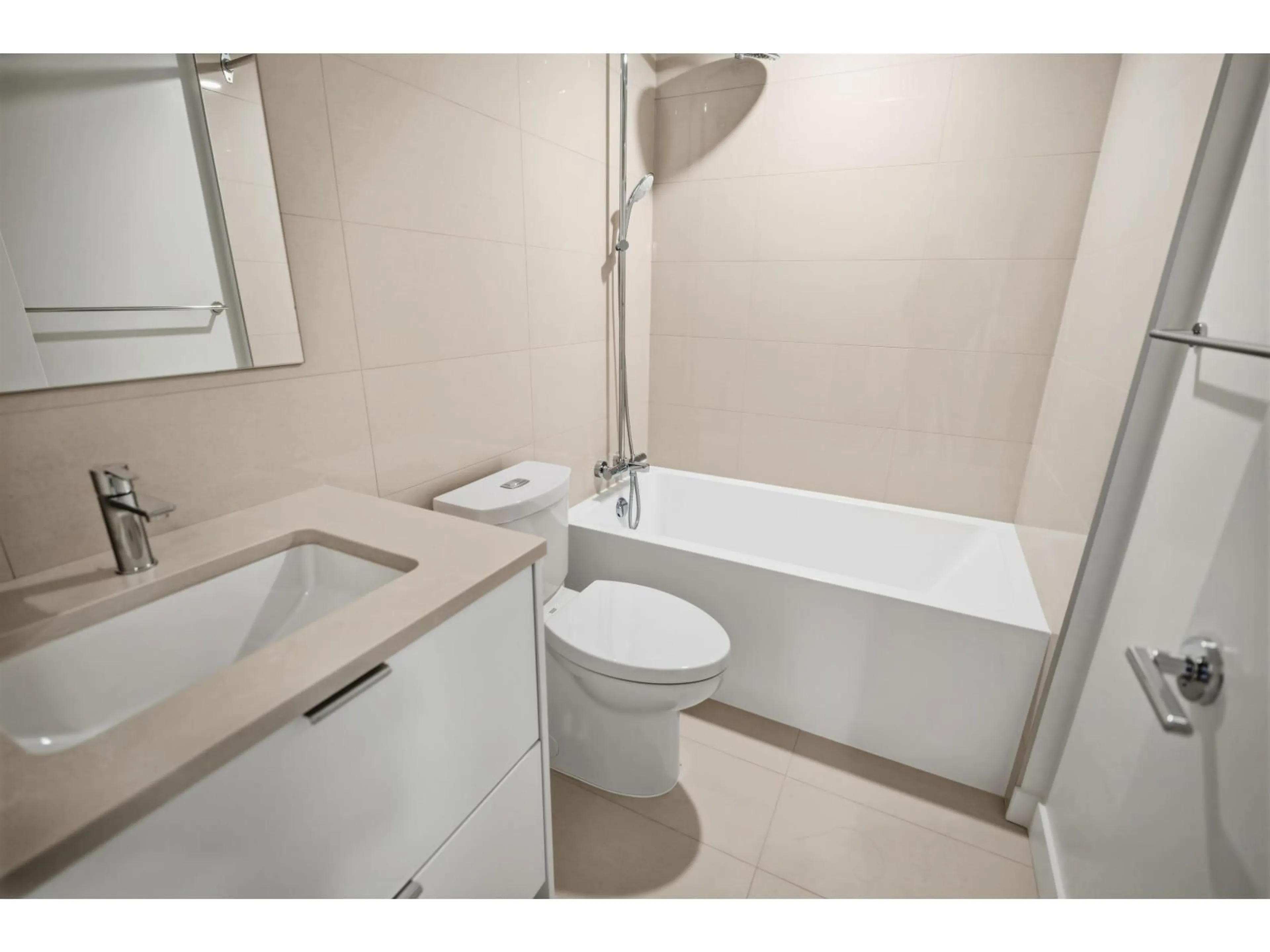 Standard bathroom, unknown for 2901 - 13675 107A AVENUE, Surrey British Columbia V3T0X2