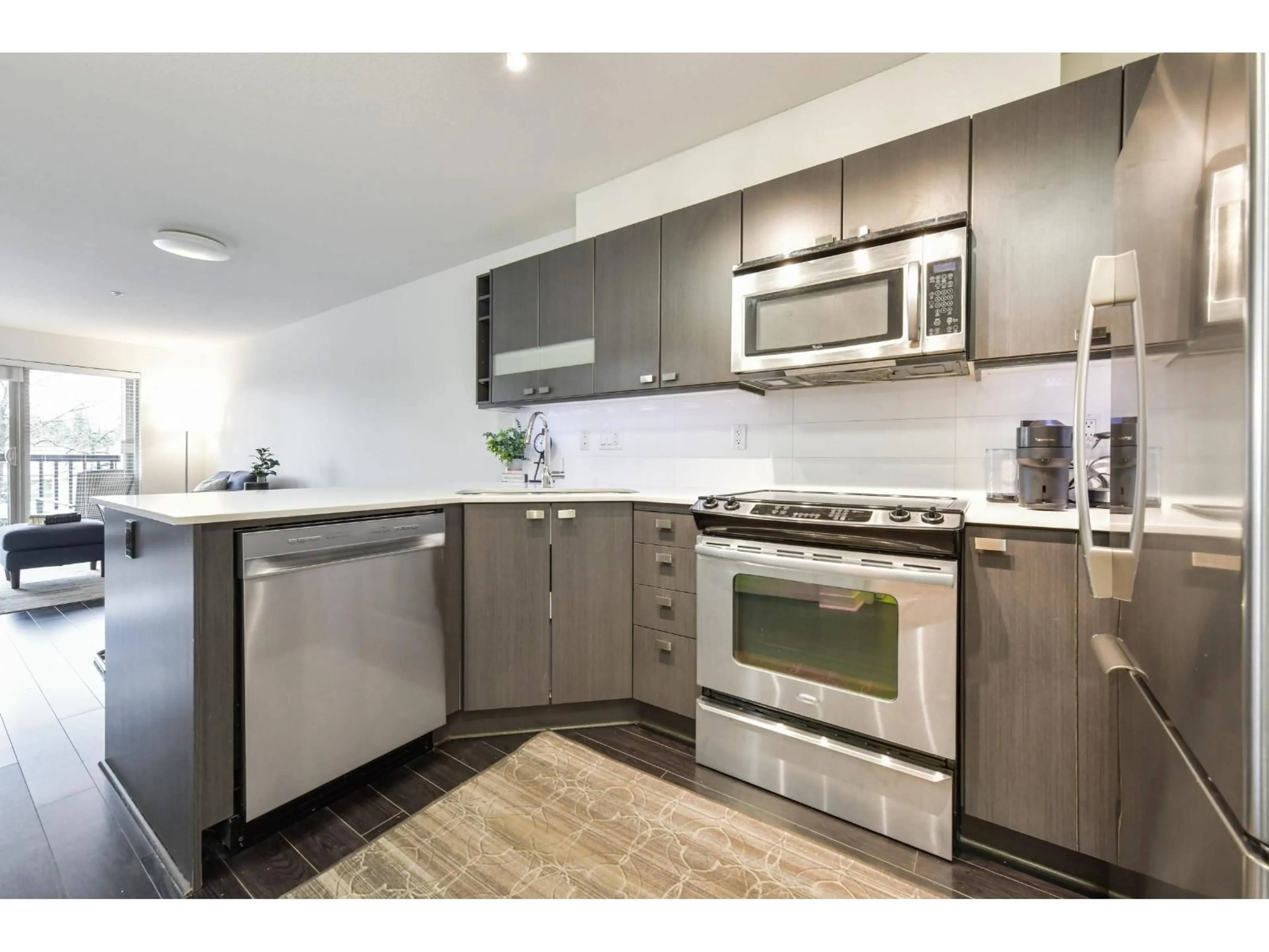 Standard kitchen, unknown for 426 - 21009 56 AVENUE, Langley British Columbia V3A0C9