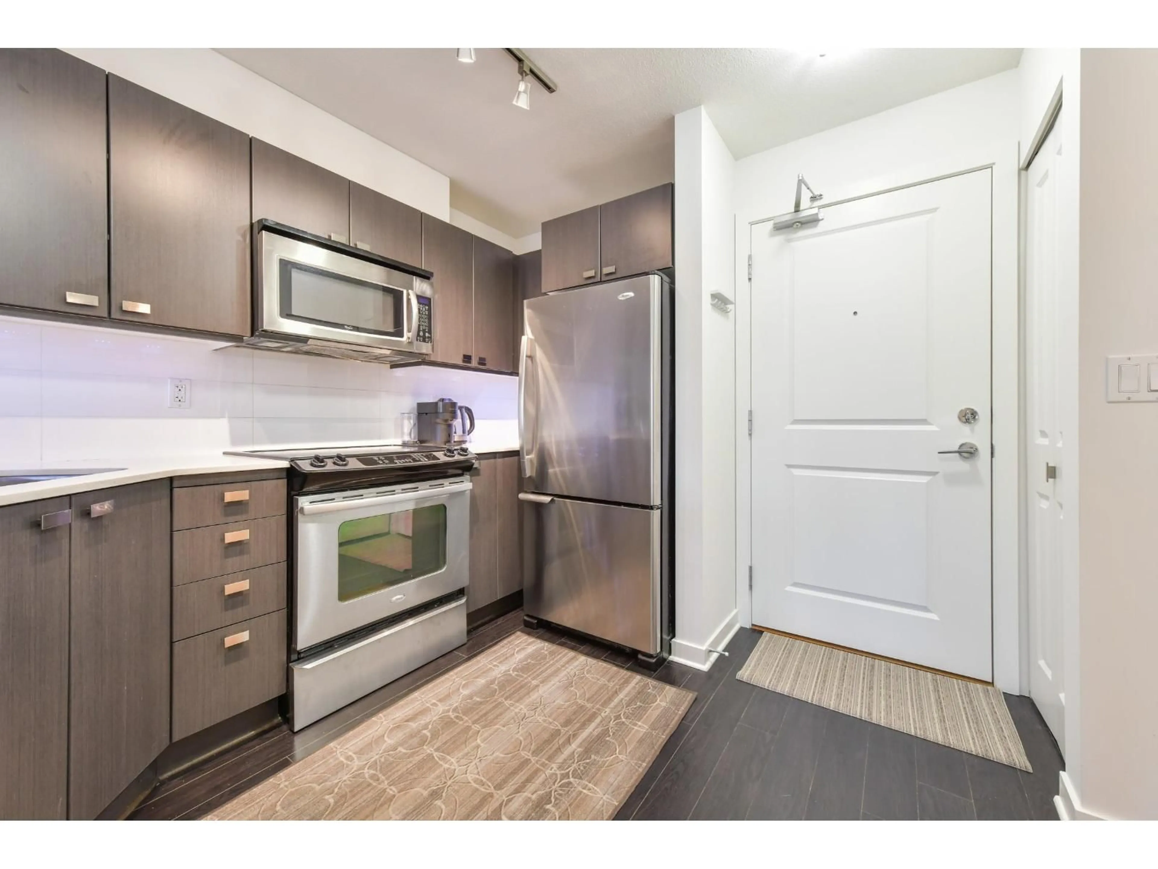 Standard kitchen, unknown for 426 - 21009 56 AVENUE, Langley British Columbia V3A0C9