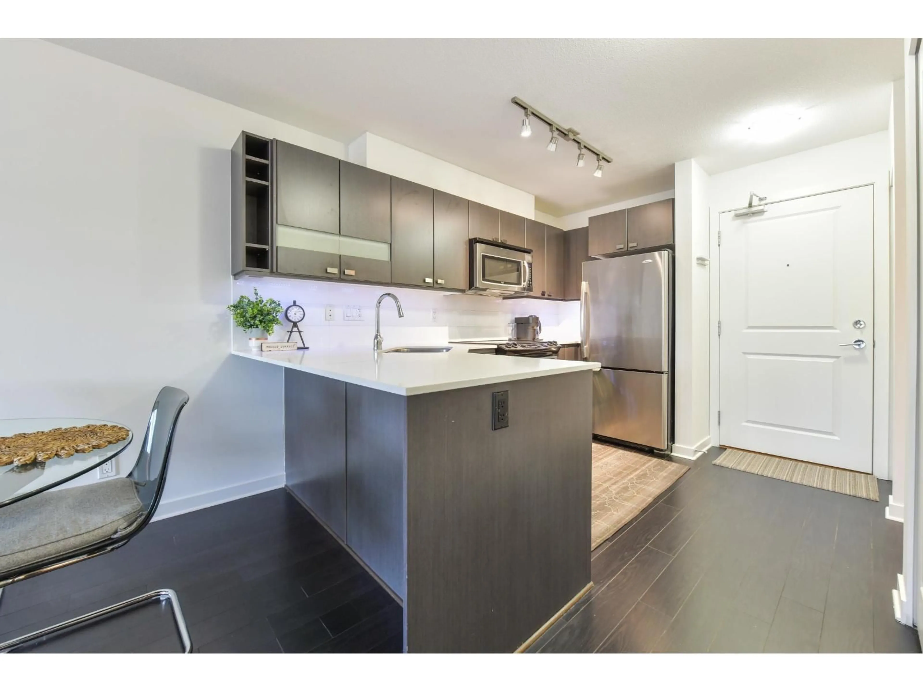 Open concept kitchen, unknown for 426 - 21009 56 AVENUE, Langley British Columbia V3A0C9