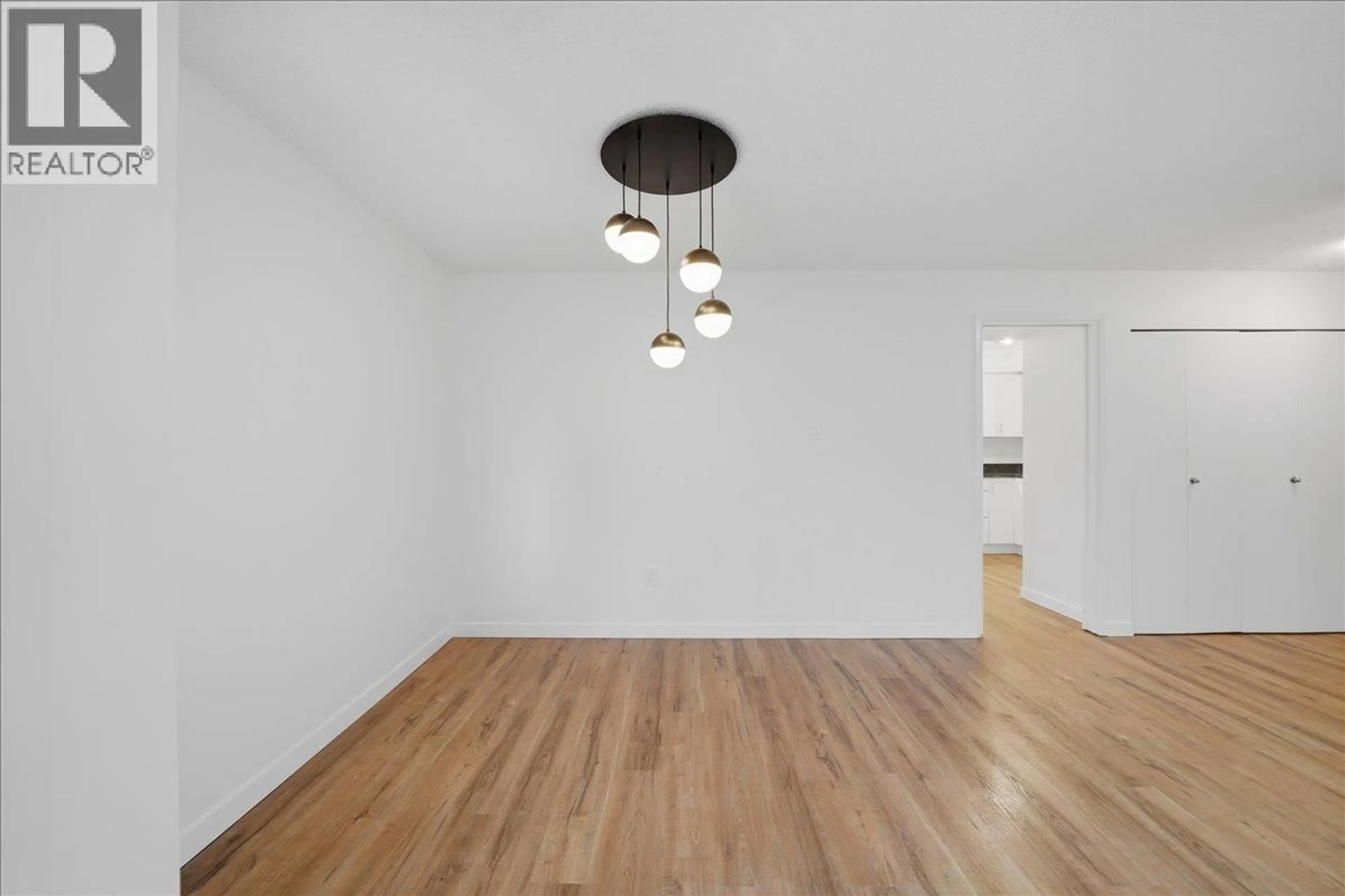 A pic of a room for 406 - 1340 DUCHESS AVENUE, West Vancouver British Columbia V7T1H6