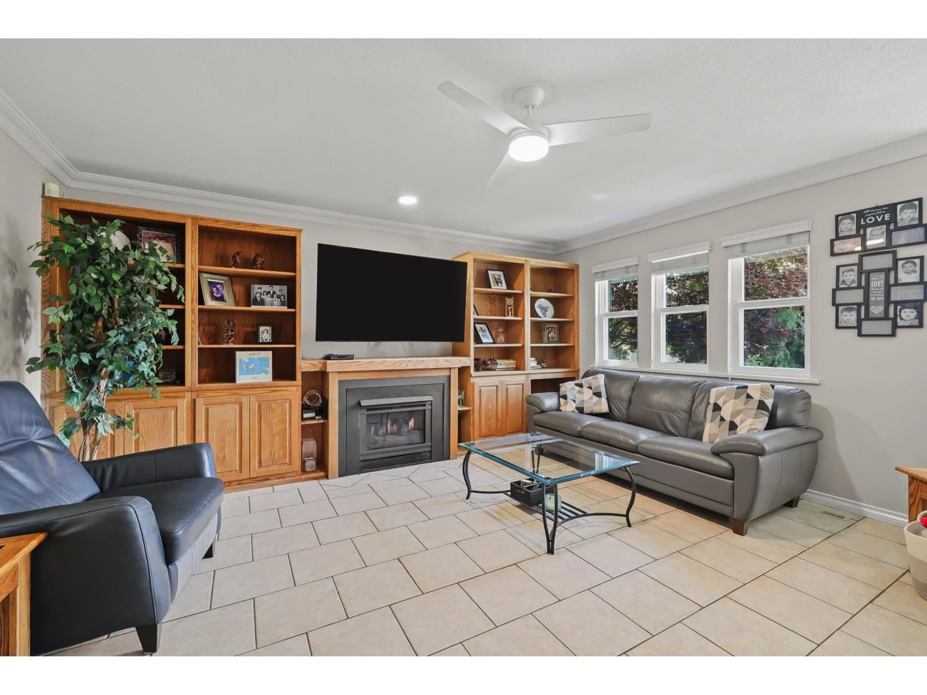 Living room with furniture, ceramic/tile floor for 14860 82A AVENUE, Surrey British Columbia V3S7R9