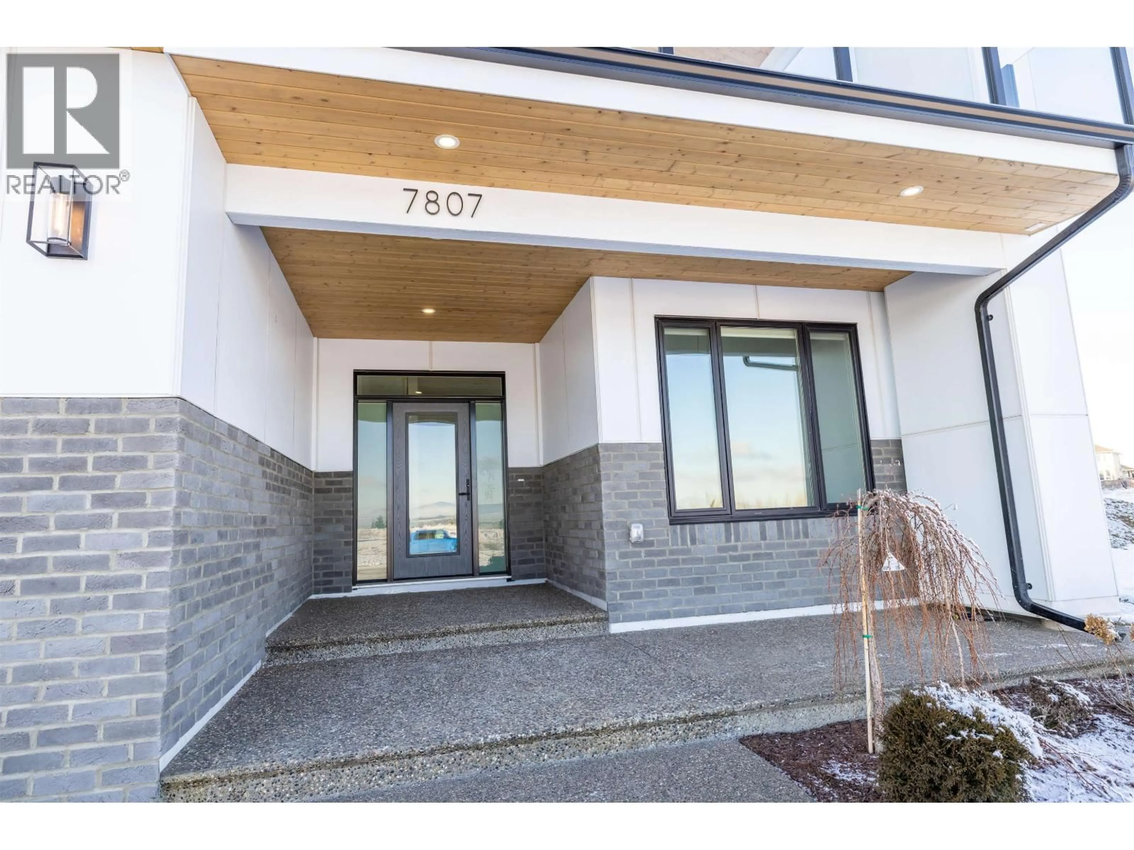 Indoor entryway for 7807 SOUTHRIDGE AVENUE, Prince George British Columbia V2N6S4